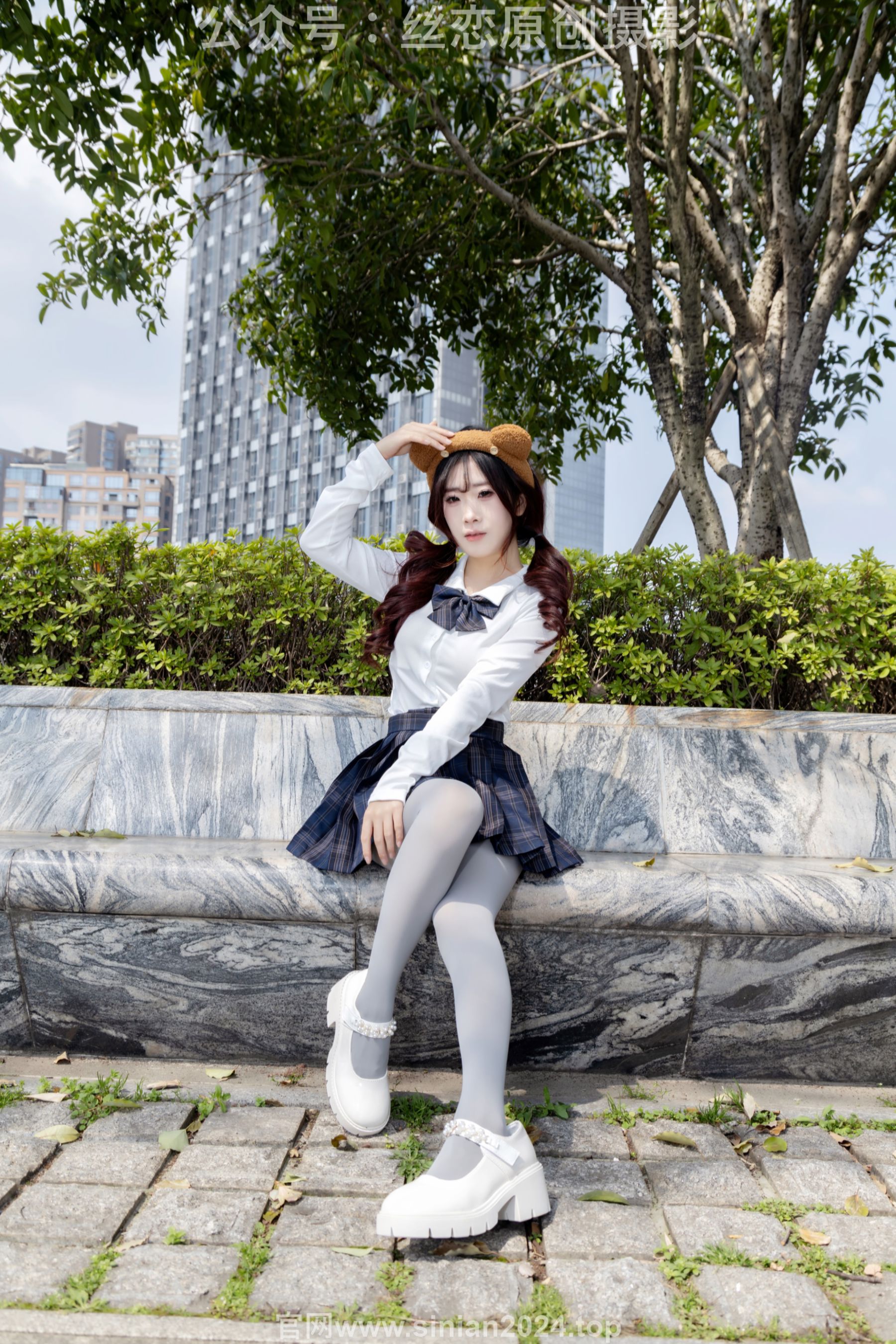 丝恋摄影 No.009 小梦 - 白色衬衫 碎花短裙 灰色丝袜 白色玛丽珍/(283P)