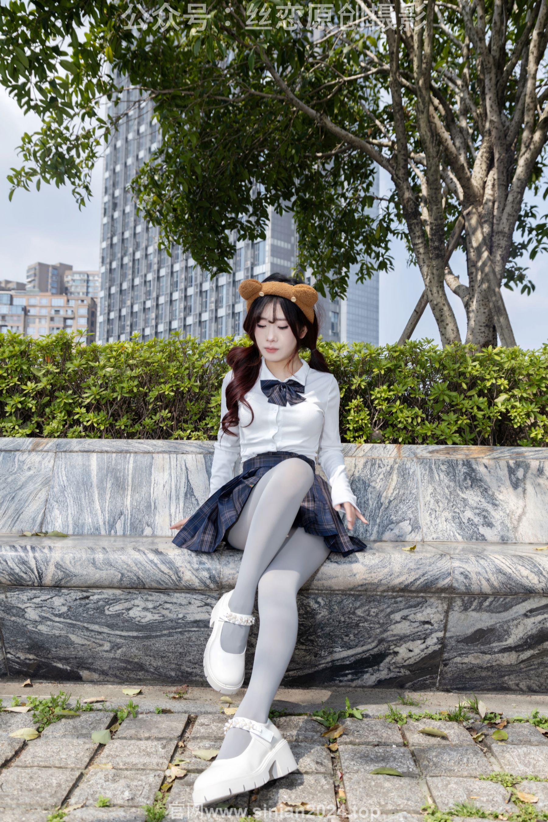 丝恋摄影 No.009 小梦 - 白色衬衫 碎花短裙 灰色丝袜 白色玛丽珍/(283P)