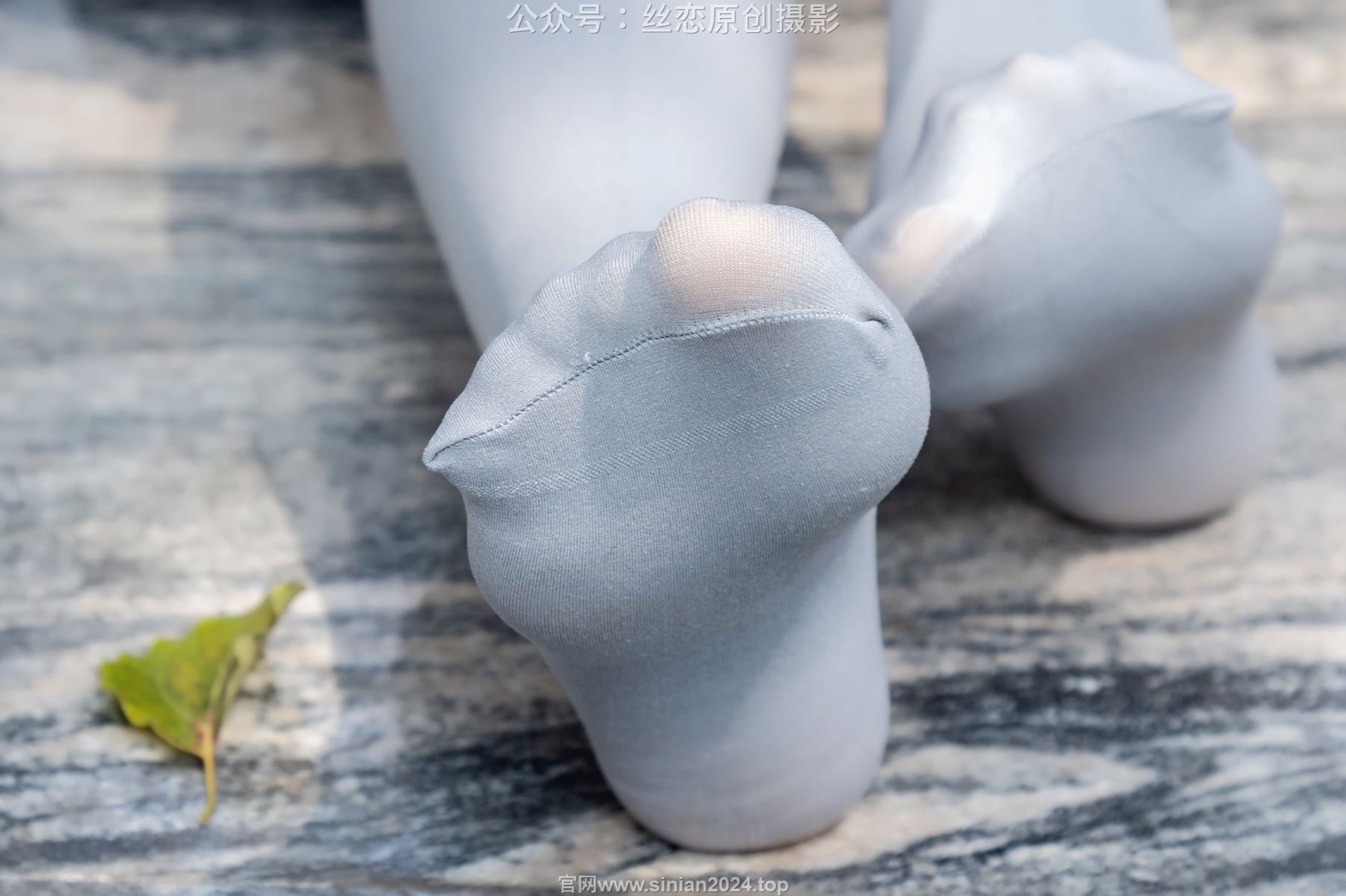 丝恋摄影 No.009 小梦 - 白色衬衫 碎花短裙 灰色丝袜 白色玛丽珍/(283P)