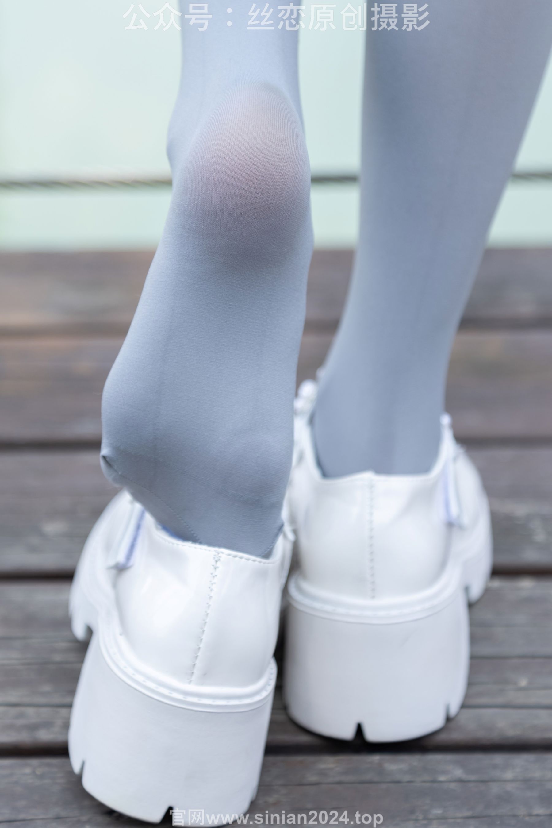 丝恋摄影 No.009 小梦 - 白色衬衫 碎花短裙 灰色丝袜 白色玛丽珍/(283P)