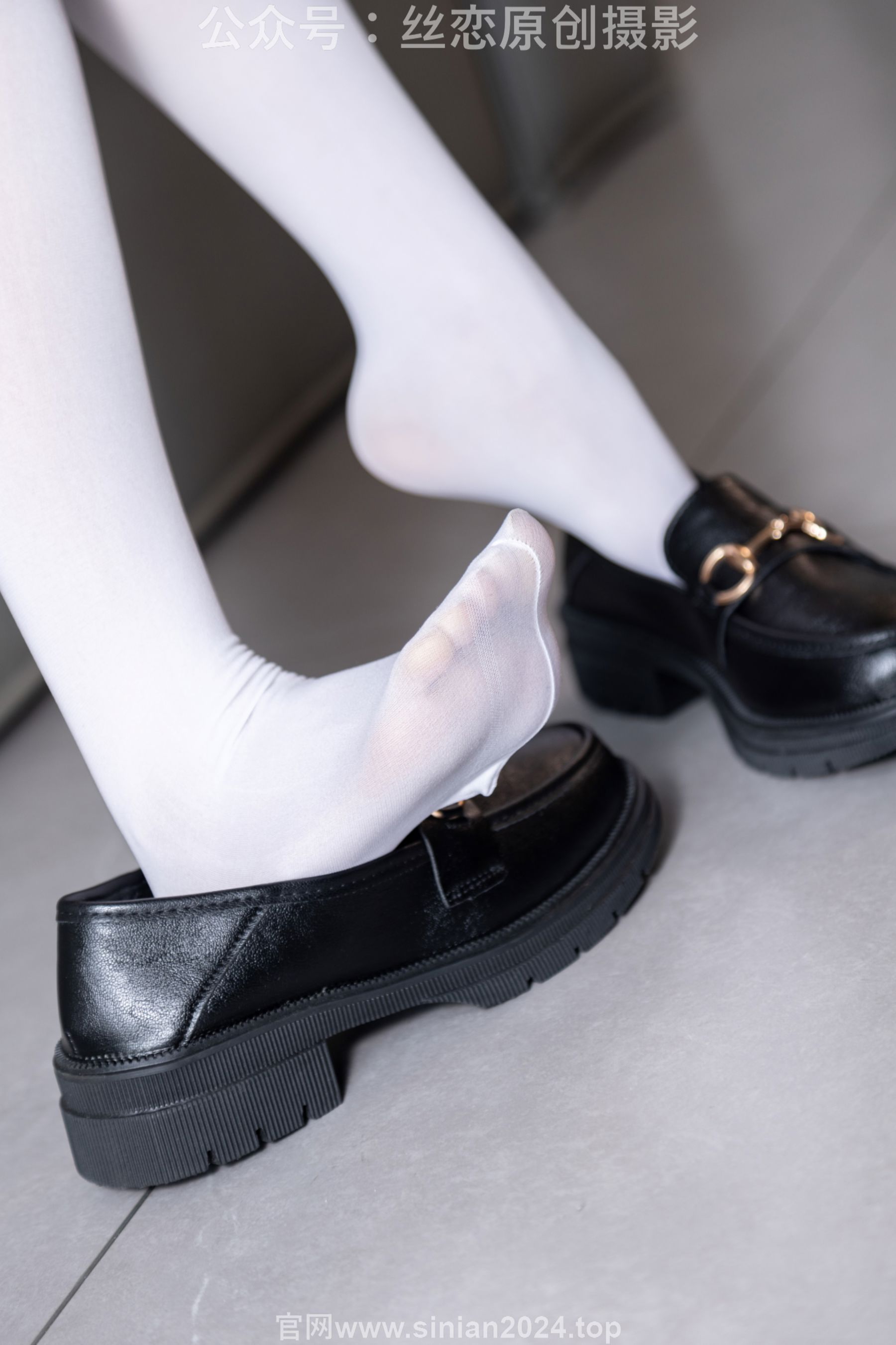 丝恋摄影 No.001 小梦 - 乐福鞋 厚白丝/(243P)