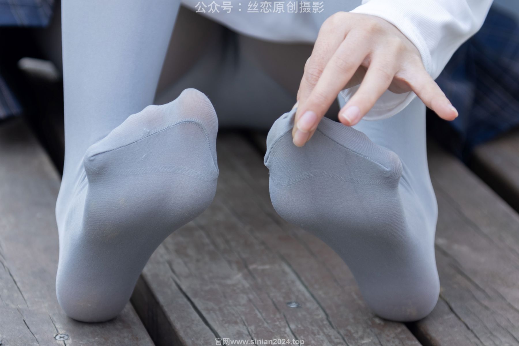 丝恋摄影 No.009 小梦 - 白色衬衫 碎花短裙 灰色丝袜 白色玛丽珍/(283P)