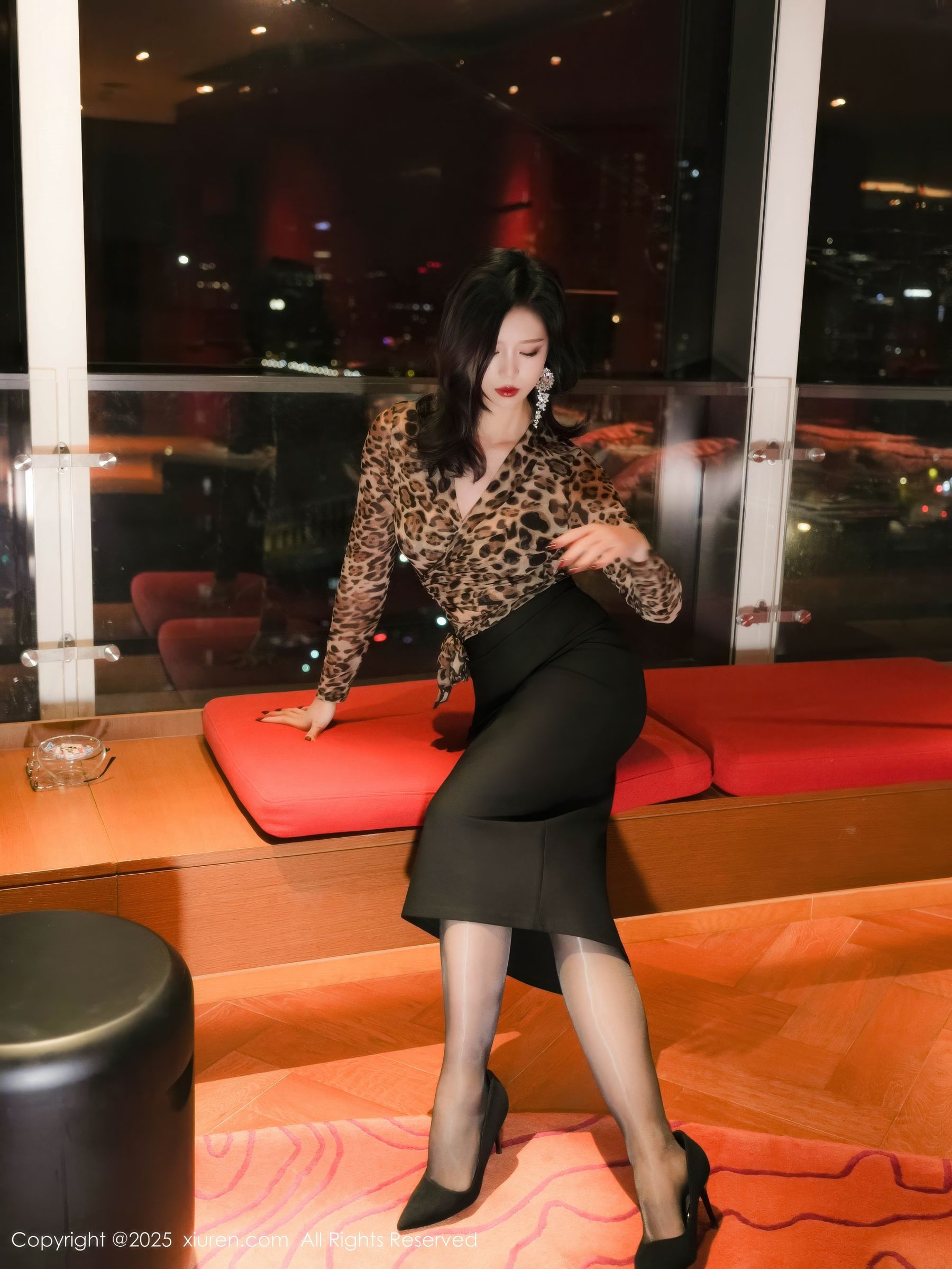 [秀人XiuRen] 2025.10.23 No.10901 玫瑰我爱你/(63P)