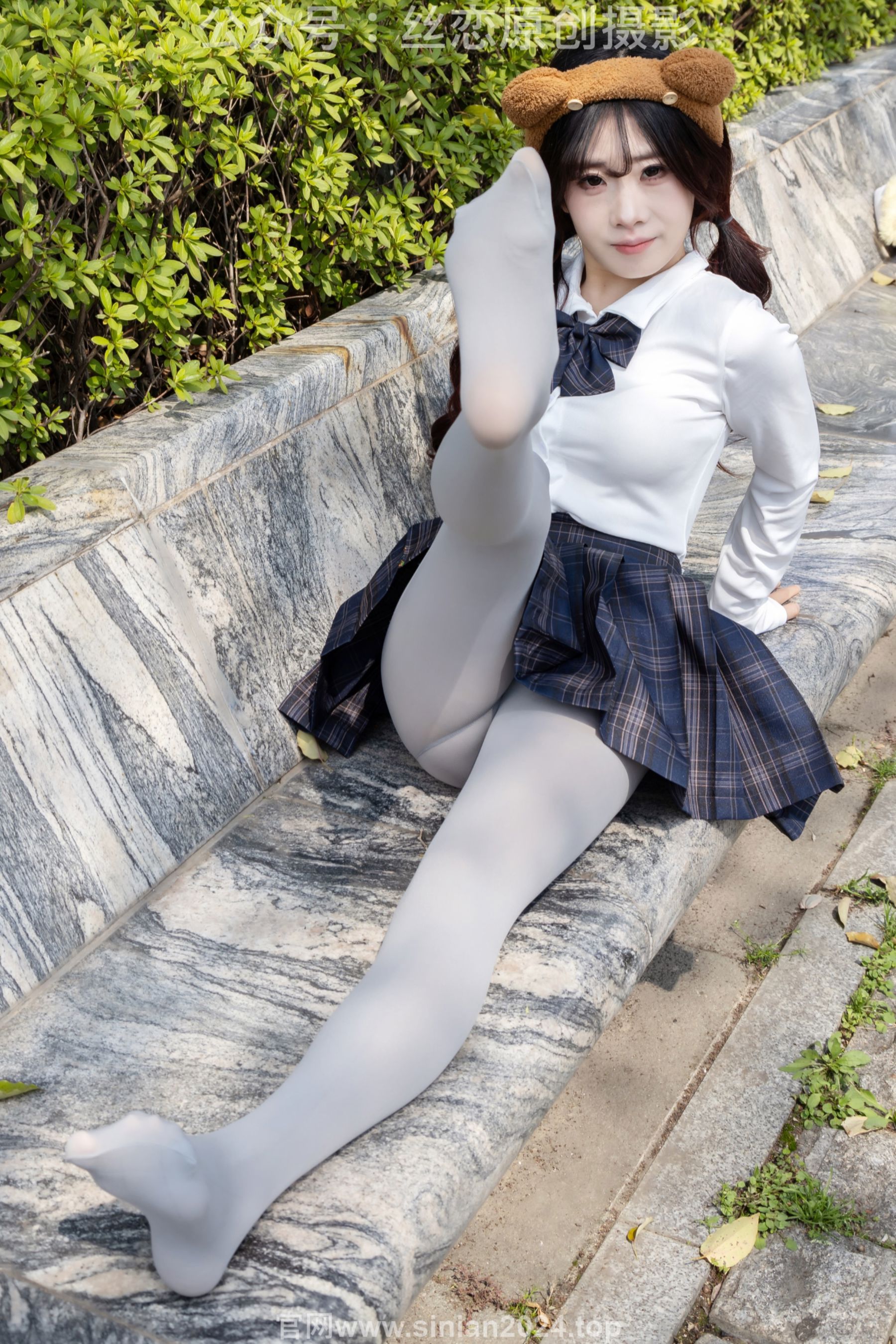 丝恋摄影 No.009 小梦 - 白色衬衫 碎花短裙 灰色丝袜 白色玛丽珍/(283P)