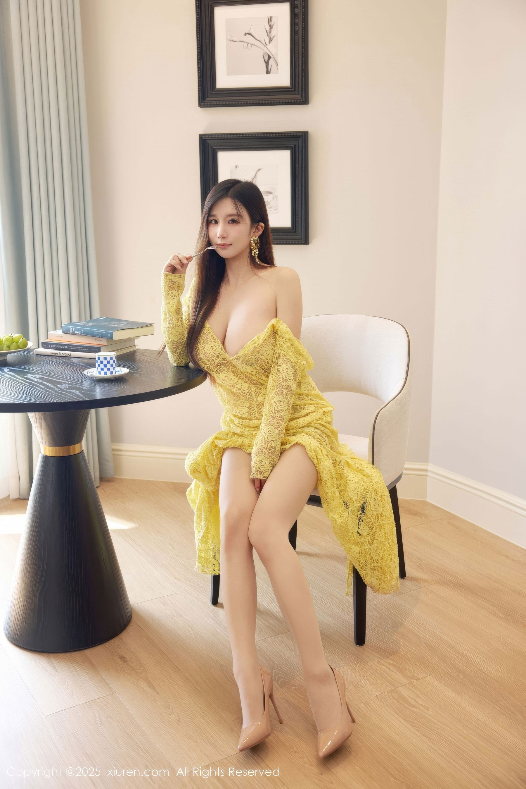 [秀人XiuRen] 2025.10.24 No.10909 小肉肉咪/(60P)