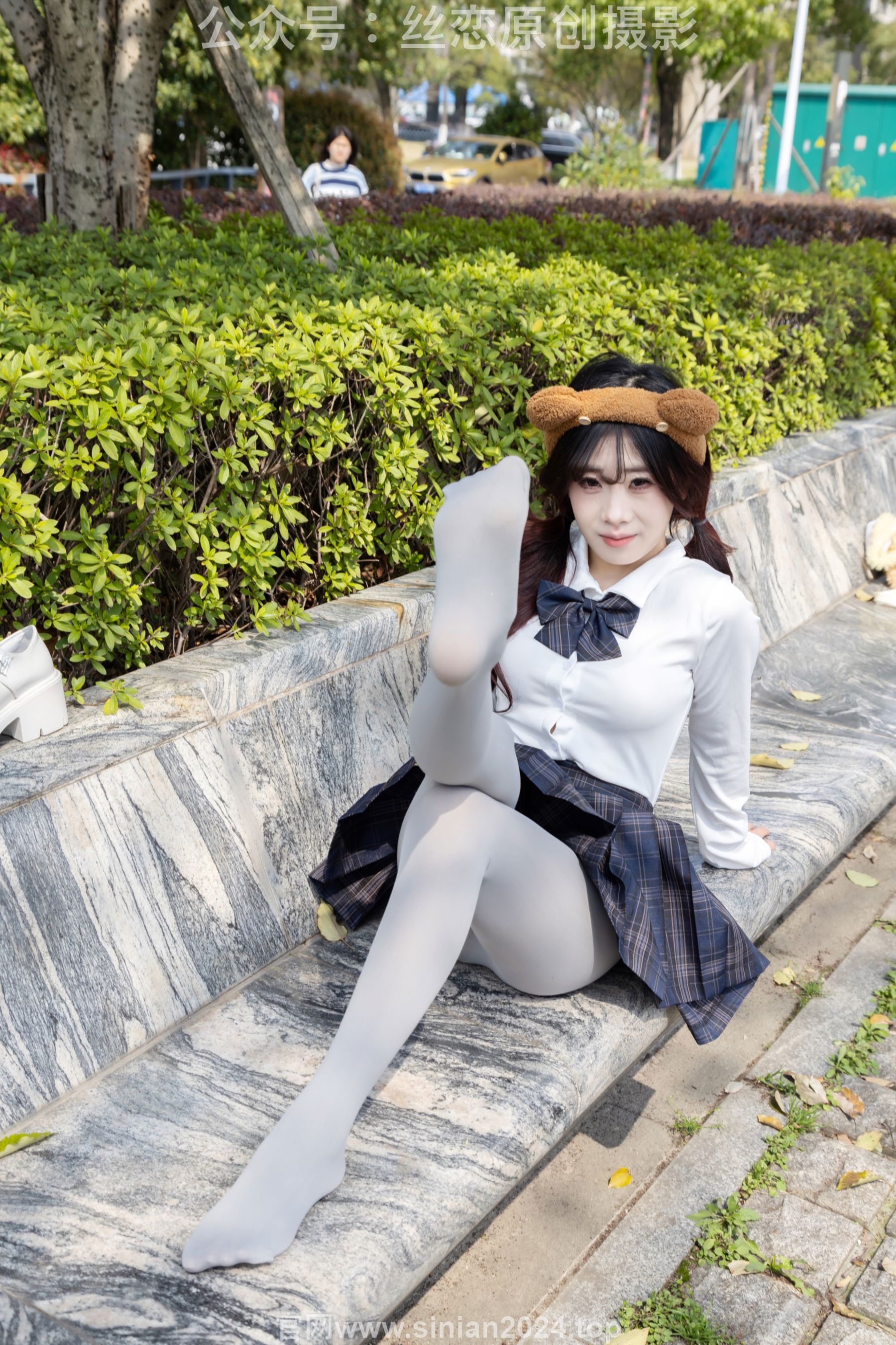 丝恋摄影 No.009 小梦 - 白色衬衫 碎花短裙 灰色丝袜 白色玛丽珍/(283P)