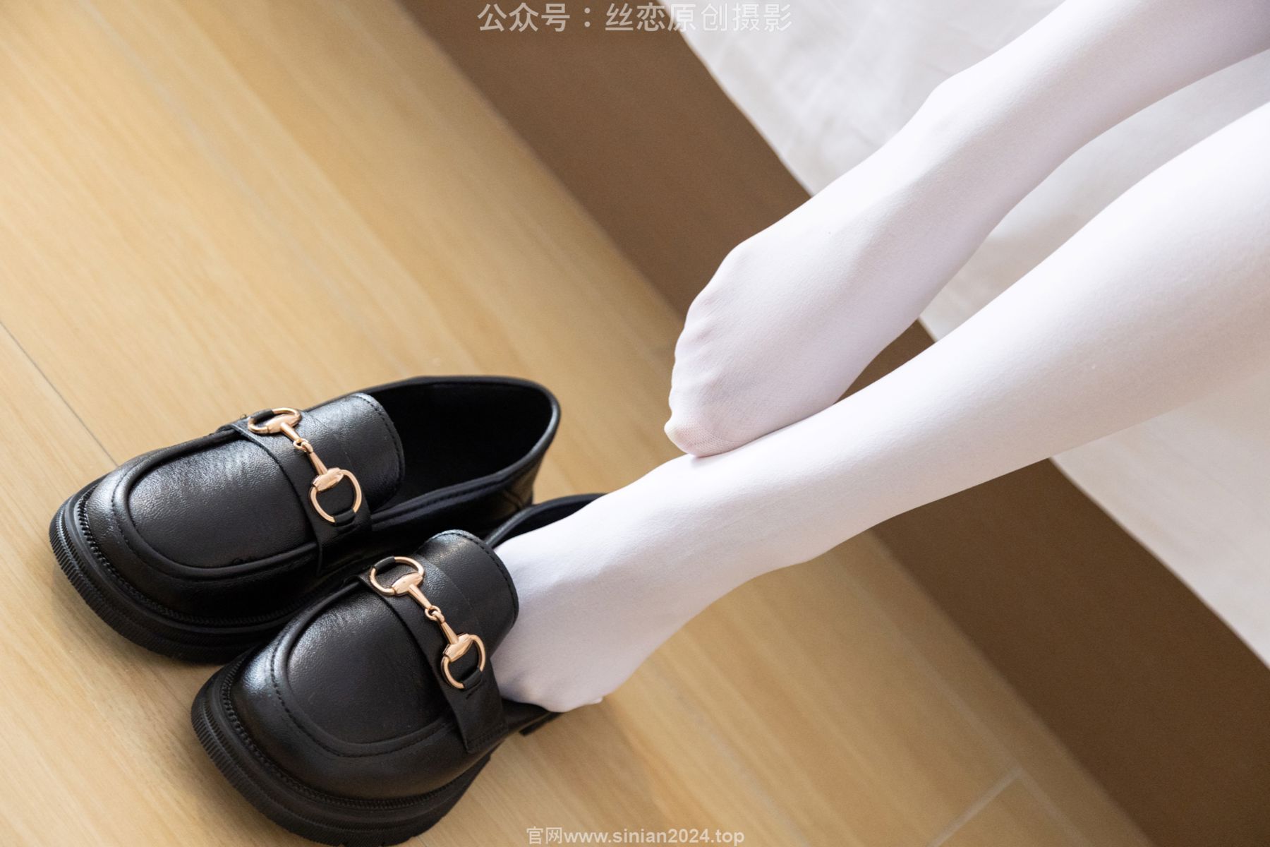 丝恋摄影 No.001 小梦 - 乐福鞋 厚白丝/(243P)