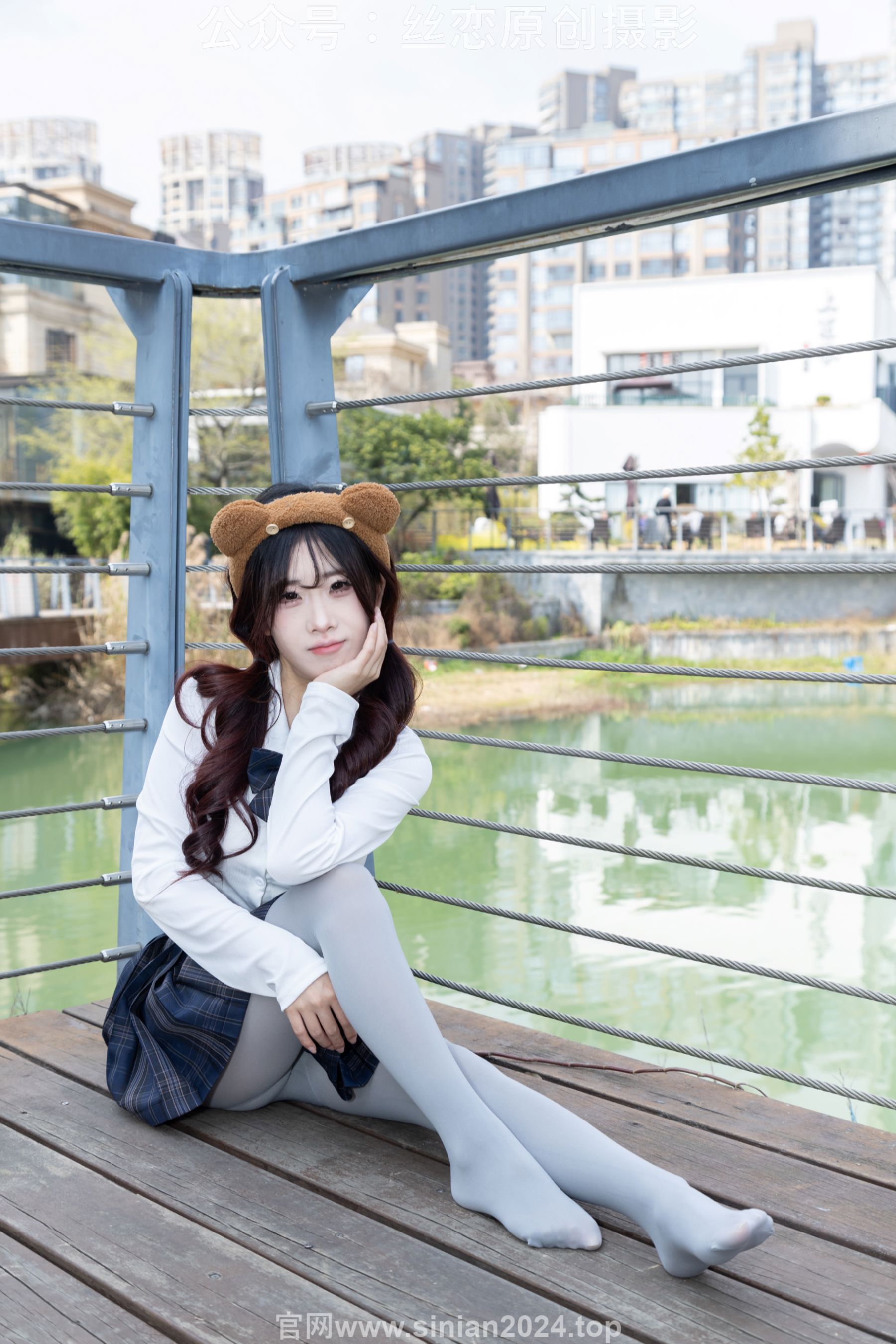 丝恋摄影 No.009 小梦 - 白色衬衫 碎花短裙 灰色丝袜 白色玛丽珍/(283P)