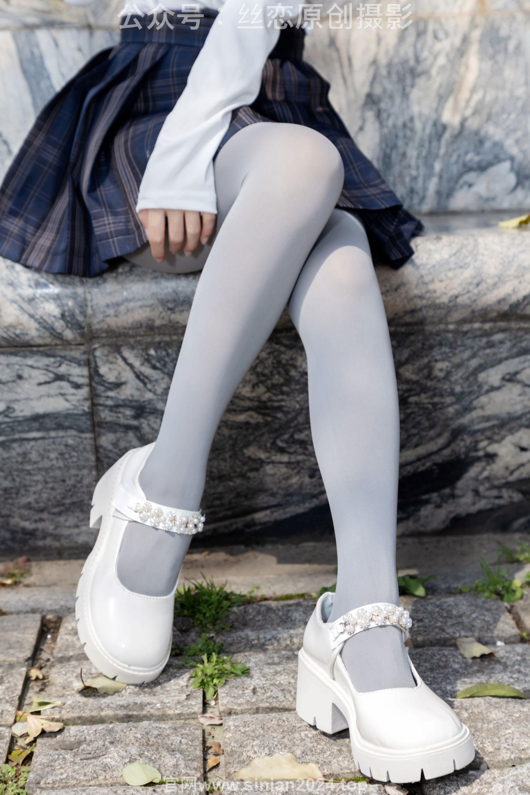 丝恋摄影 No.009 小梦 - 白色衬衫 碎花短裙 灰色丝袜 白色玛丽珍/(283P)