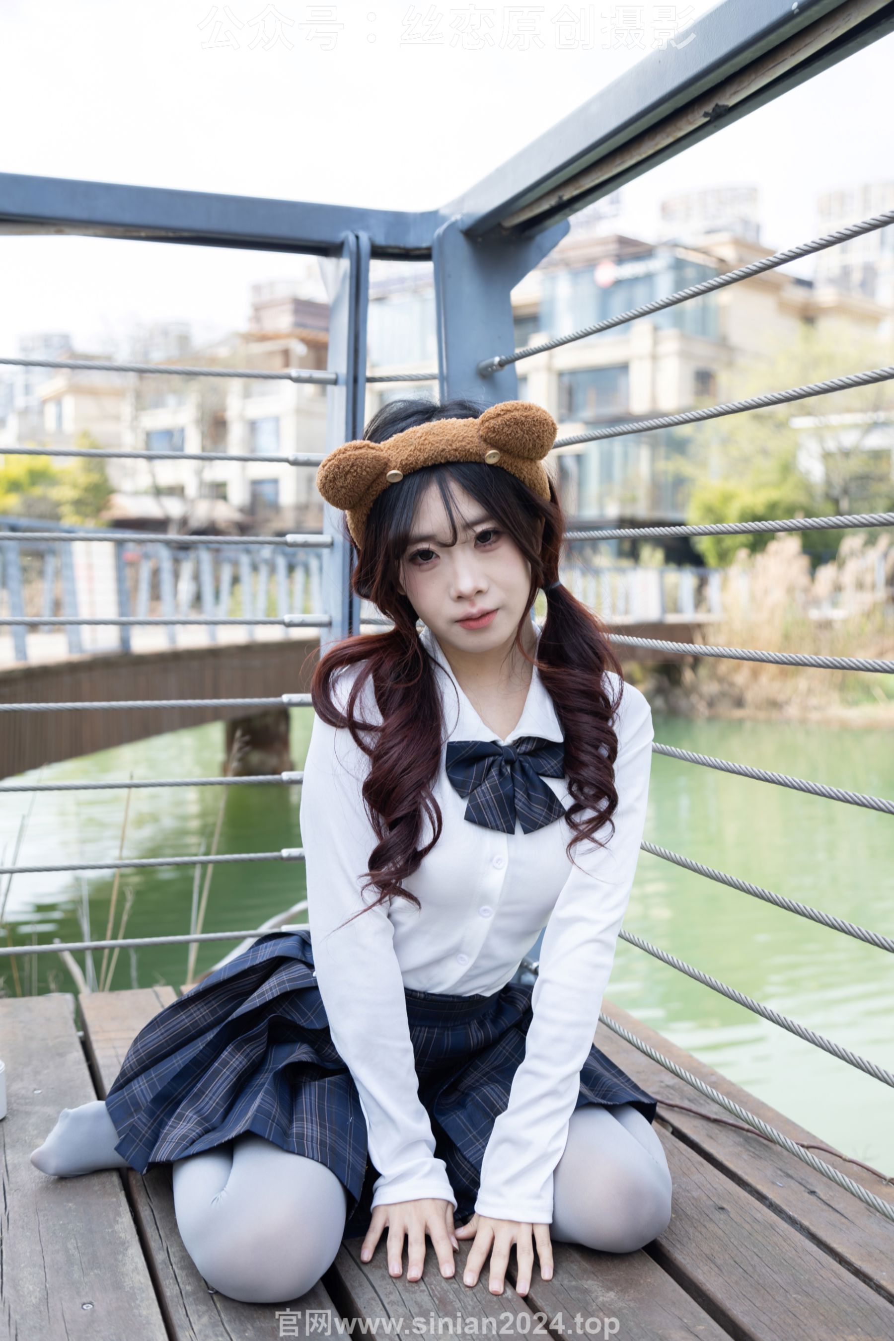 丝恋摄影 No.009 小梦 - 白色衬衫 碎花短裙 灰色丝袜 白色玛丽珍/(283P)