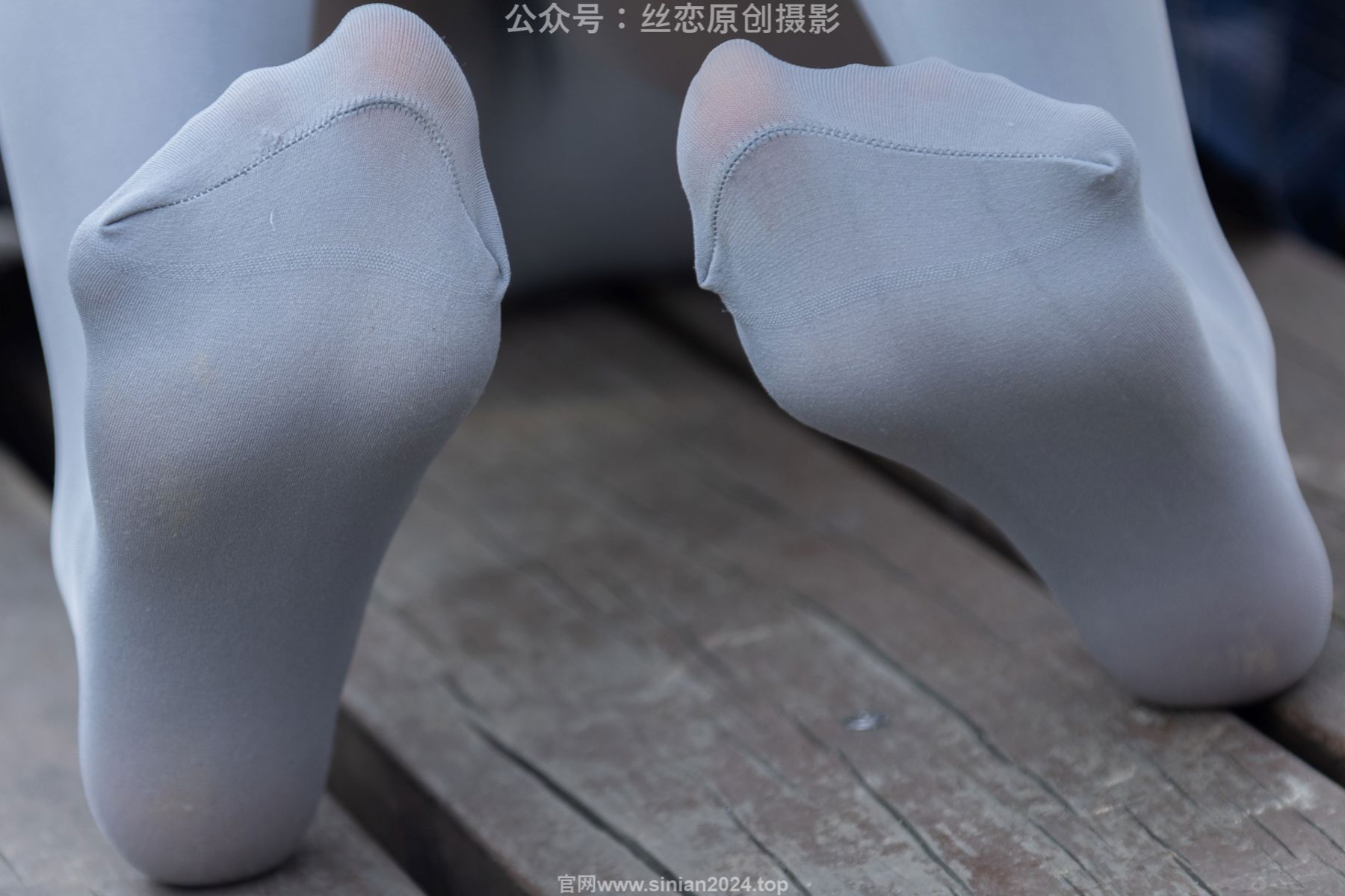 丝恋摄影 No.009 小梦 - 白色衬衫 碎花短裙 灰色丝袜 白色玛丽珍/(283P)