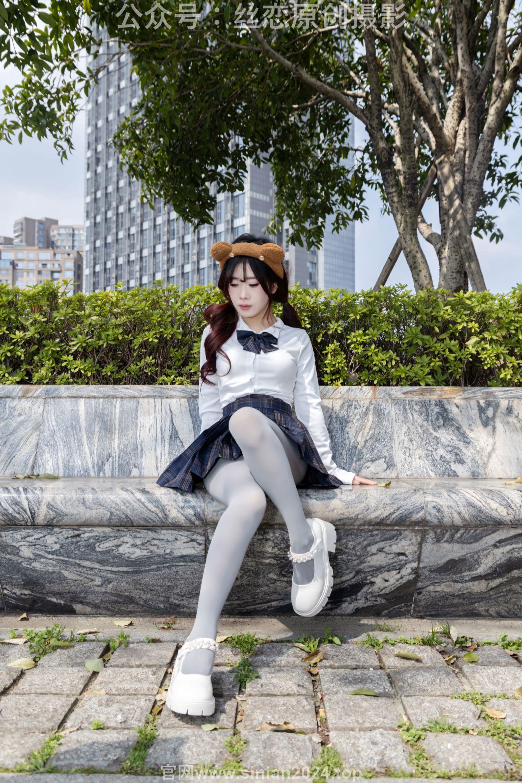 丝恋摄影 No.009 小梦 - 白色衬衫 碎花短裙 灰色丝袜 白色玛丽珍/(283P)