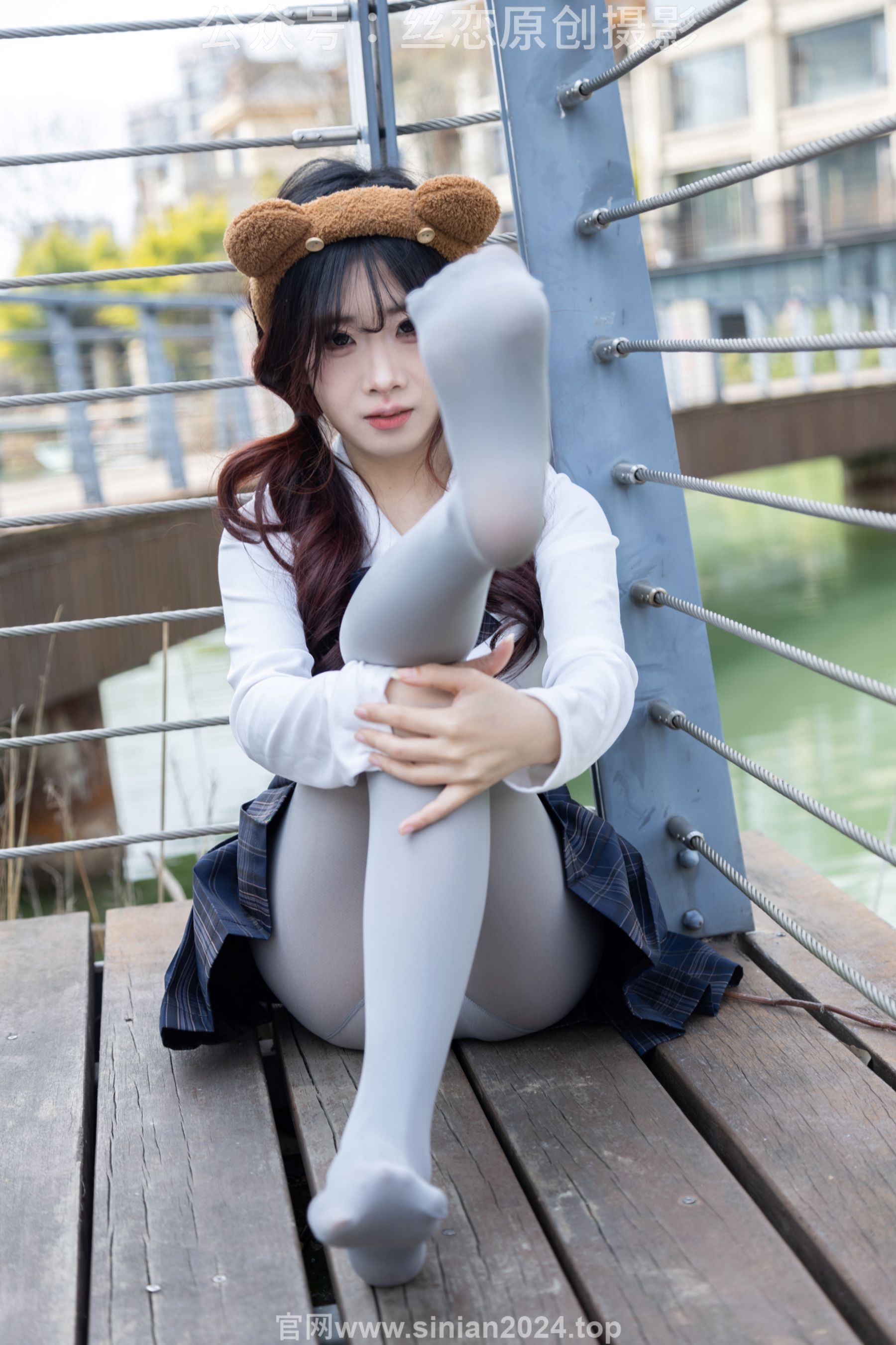 丝恋摄影 No.009 小梦 - 白色衬衫 碎花短裙 灰色丝袜 白色玛丽珍/(283P)