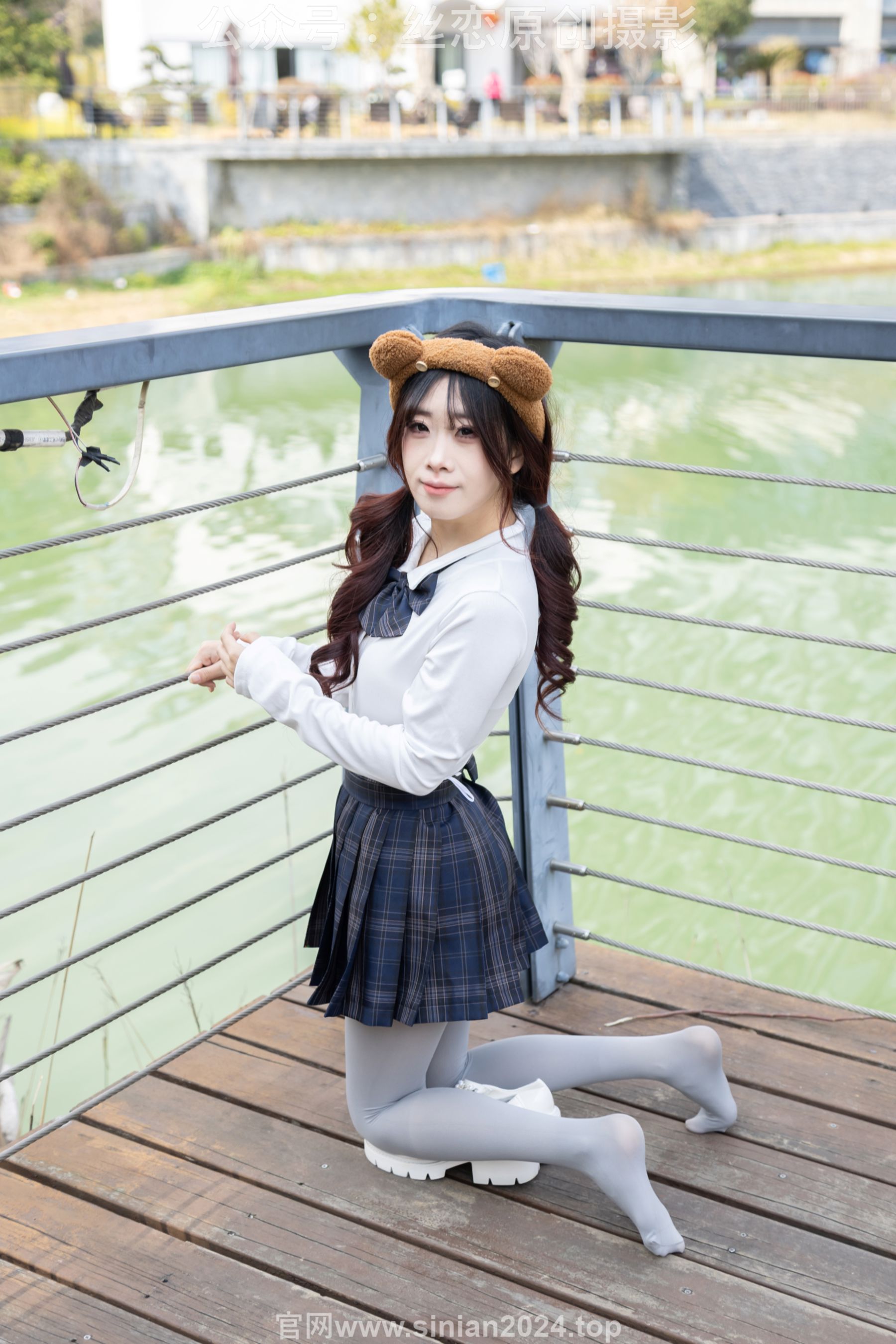 丝恋摄影 No.009 小梦 - 白色衬衫 碎花短裙 灰色丝袜 白色玛丽珍/(283P)