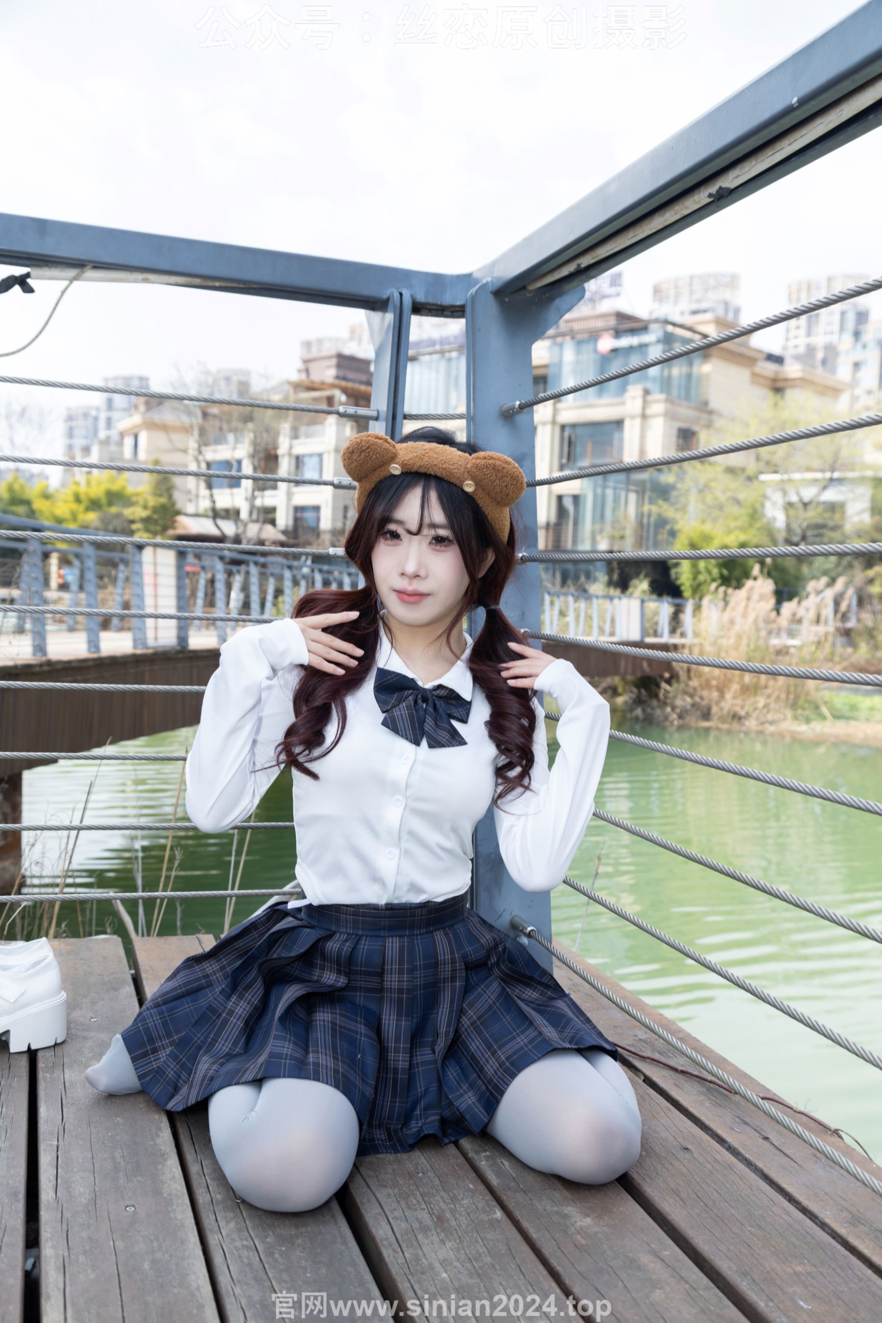 丝恋摄影 No.009 小梦 - 白色衬衫 碎花短裙 灰色丝袜 白色玛丽珍/(283P)