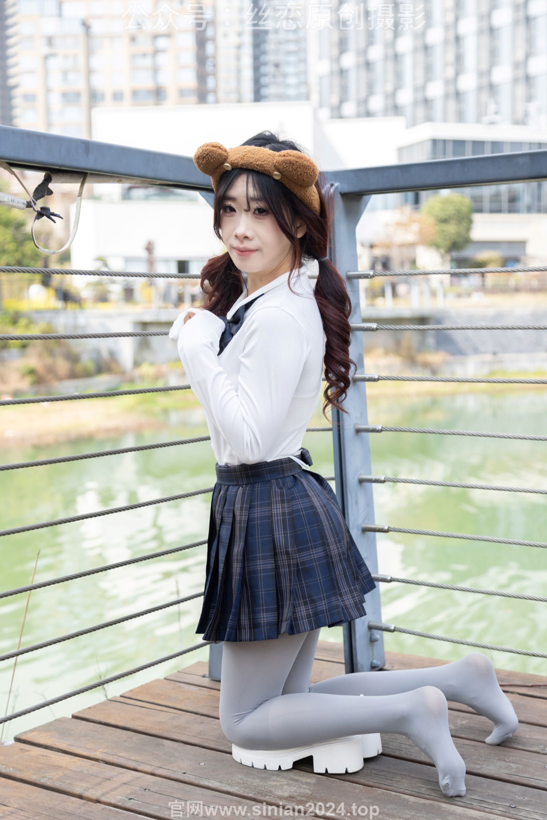 丝恋摄影 No.009 小梦 - 白色衬衫 碎花短裙 灰色丝袜 白色玛丽珍/(283P)