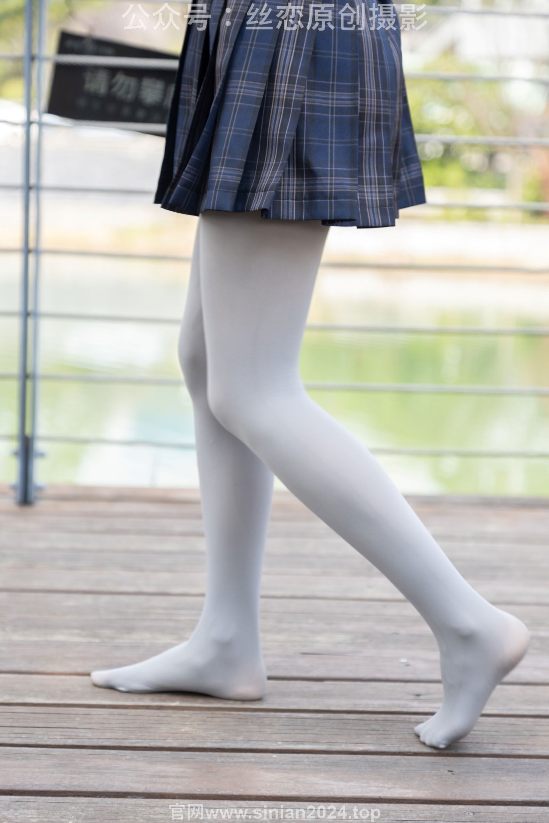 丝恋摄影 No.009 小梦 - 白色衬衫 碎花短裙 灰色丝袜 白色玛丽珍/(283P)