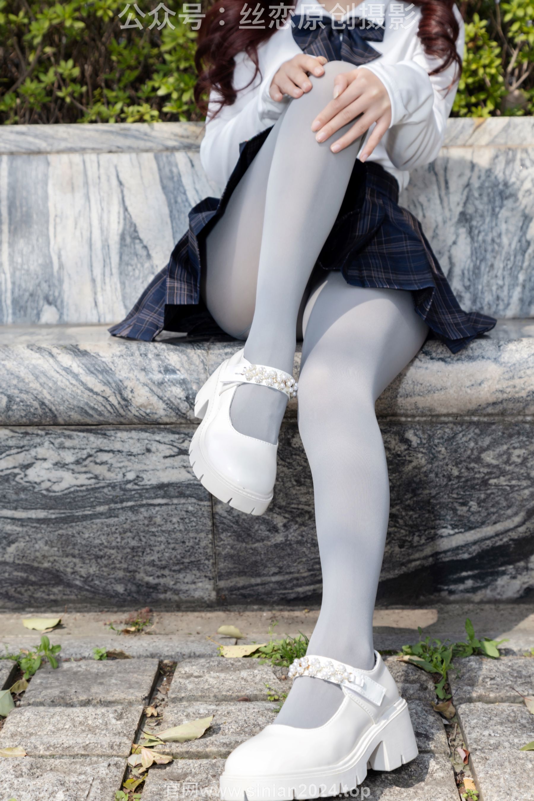 丝恋摄影 No.009 小梦 - 白色衬衫 碎花短裙 灰色丝袜 白色玛丽珍/(283P)
