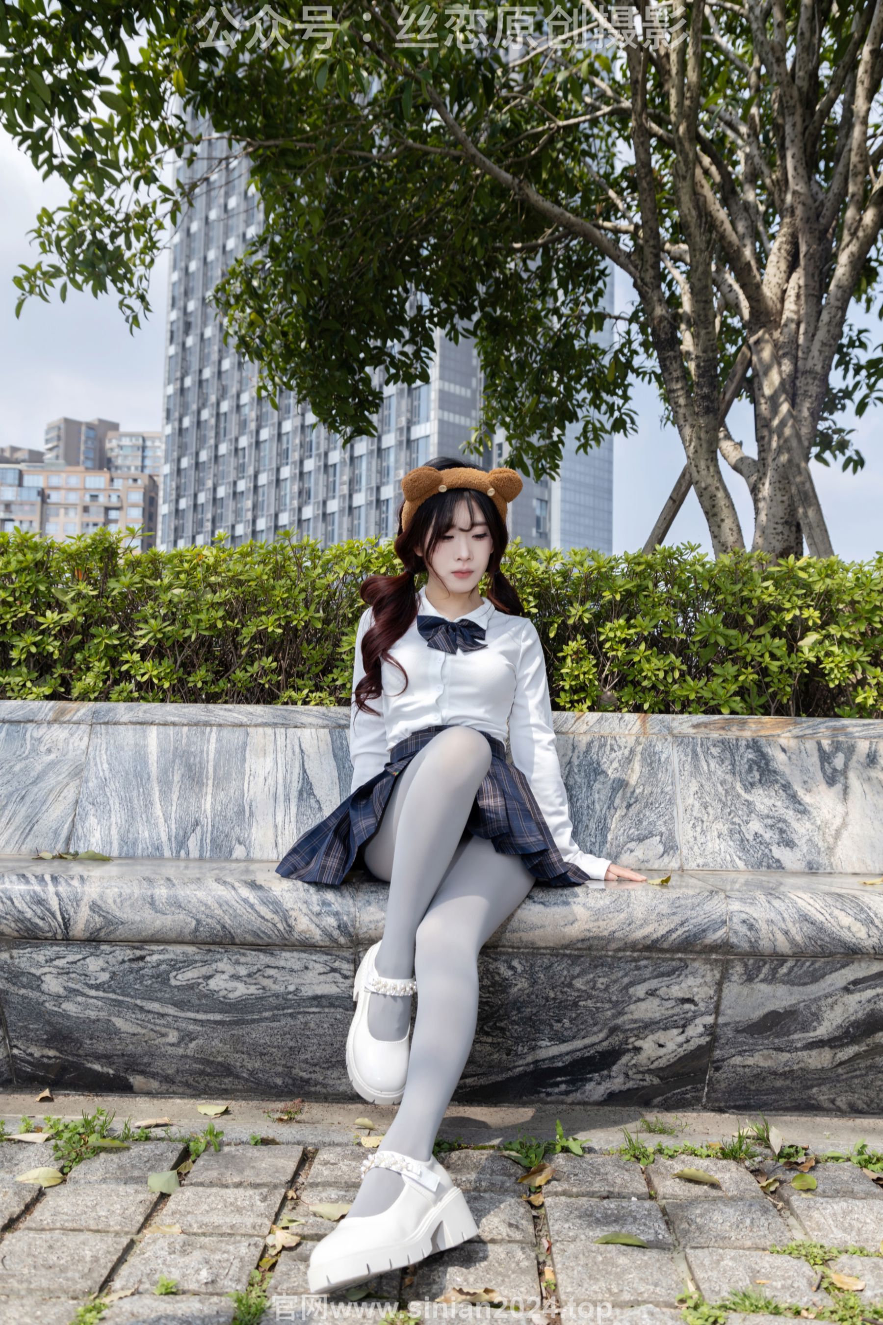 丝恋摄影 No.009 小梦 - 白色衬衫 碎花短裙 灰色丝袜 白色玛丽珍/(283P)