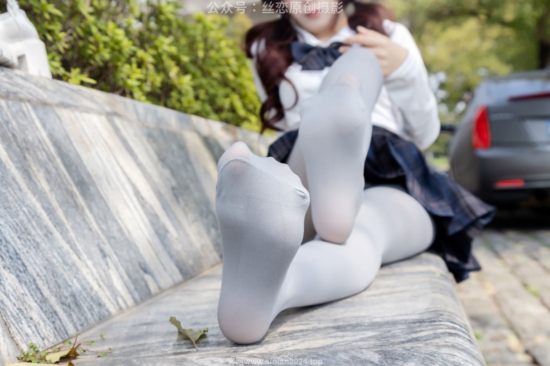 丝恋摄影 No.009 小梦 - 白色衬衫 碎花短裙 灰色丝袜 白色玛丽珍/(283P)