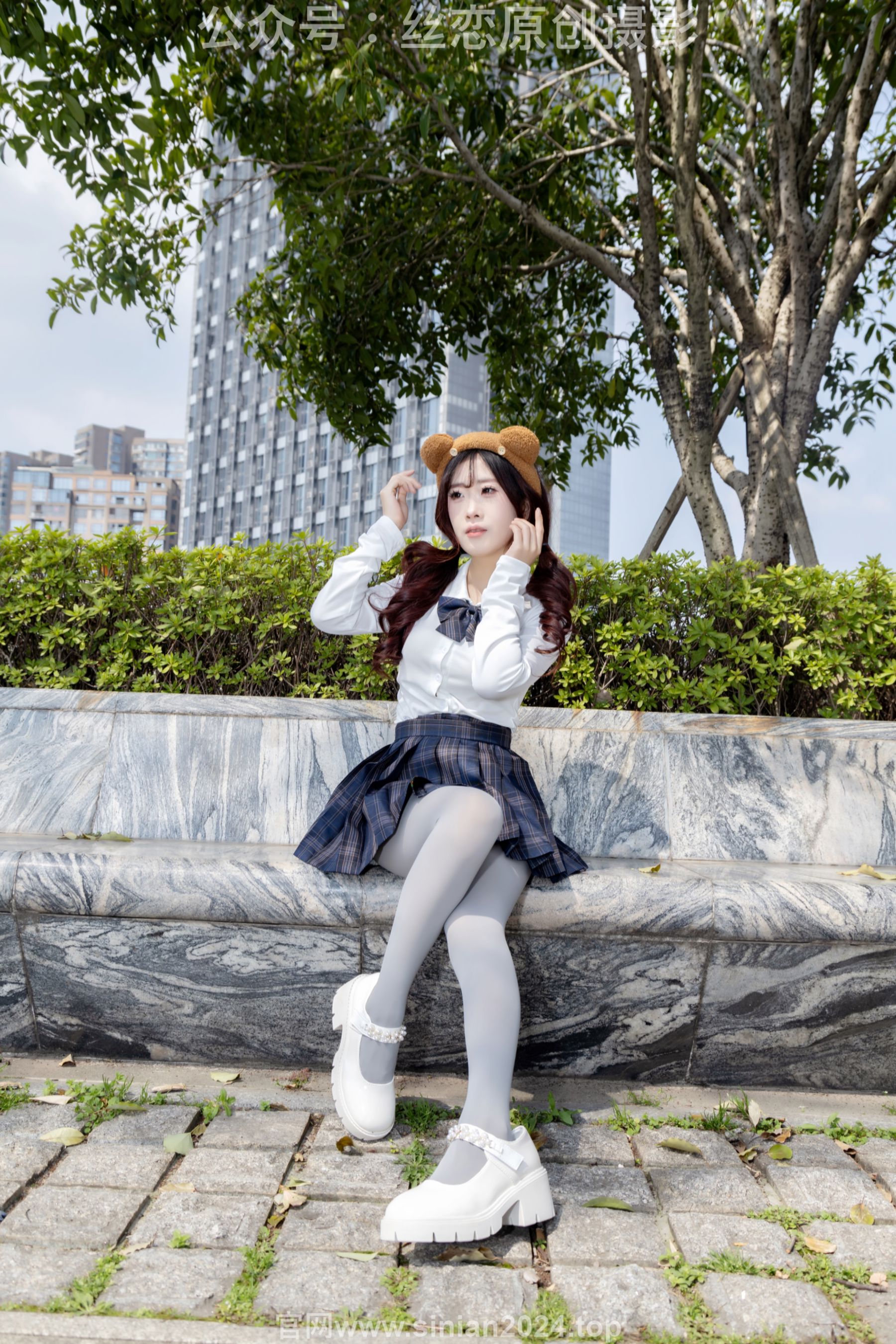 丝恋摄影 No.009 小梦 - 白色衬衫 碎花短裙 灰色丝袜 白色玛丽珍/(283P)