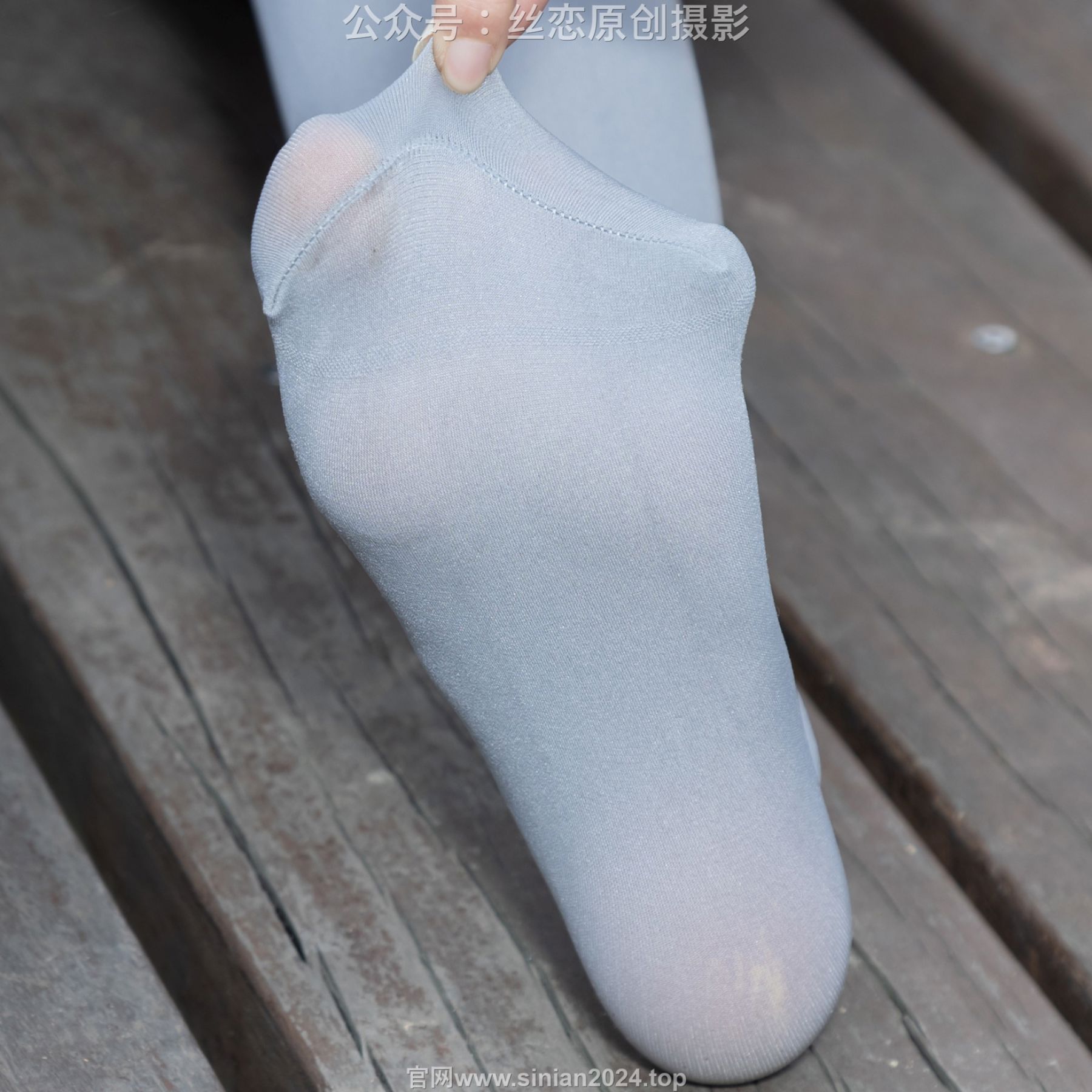 丝恋摄影 No.009 小梦 - 白色衬衫 碎花短裙 灰色丝袜 白色玛丽珍/(283P)