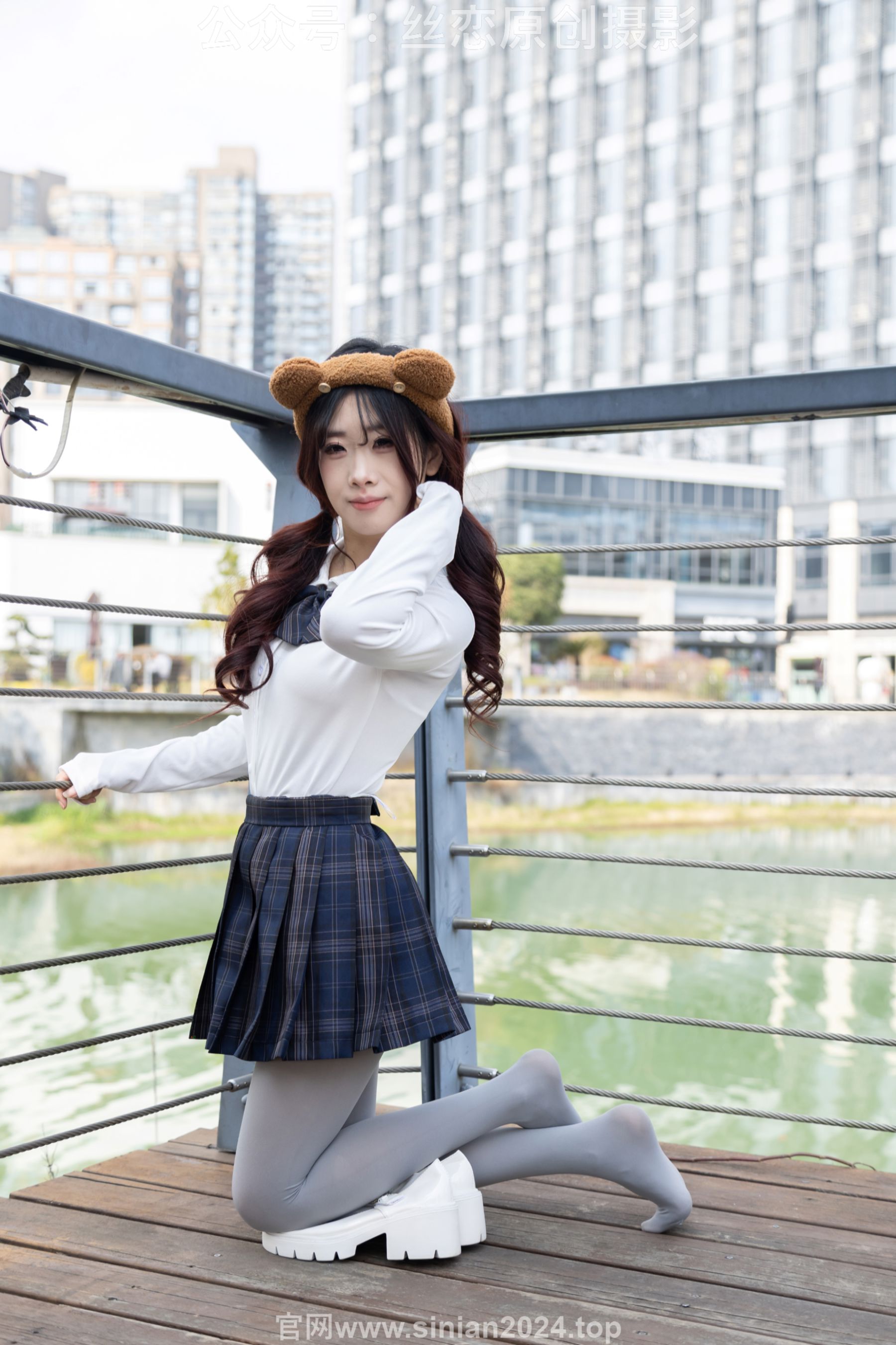 丝恋摄影 No.009 小梦 - 白色衬衫 碎花短裙 灰色丝袜 白色玛丽珍/(283P)