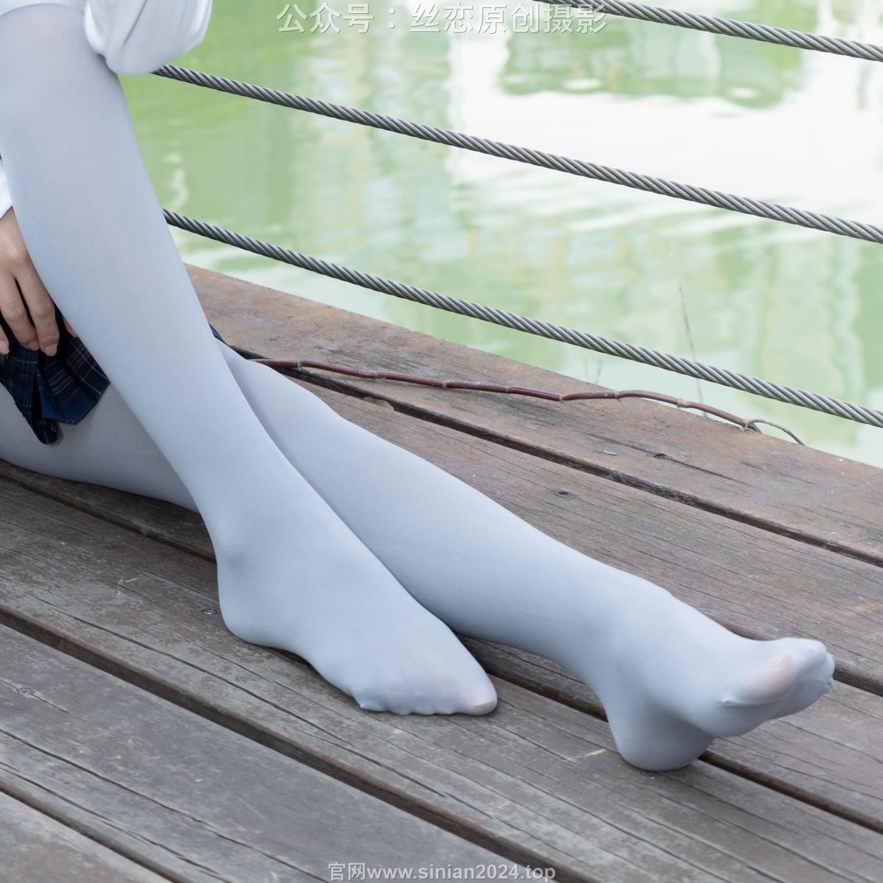 丝恋摄影 No.009 小梦 - 白色衬衫 碎花短裙 灰色丝袜 白色玛丽珍/(283P)