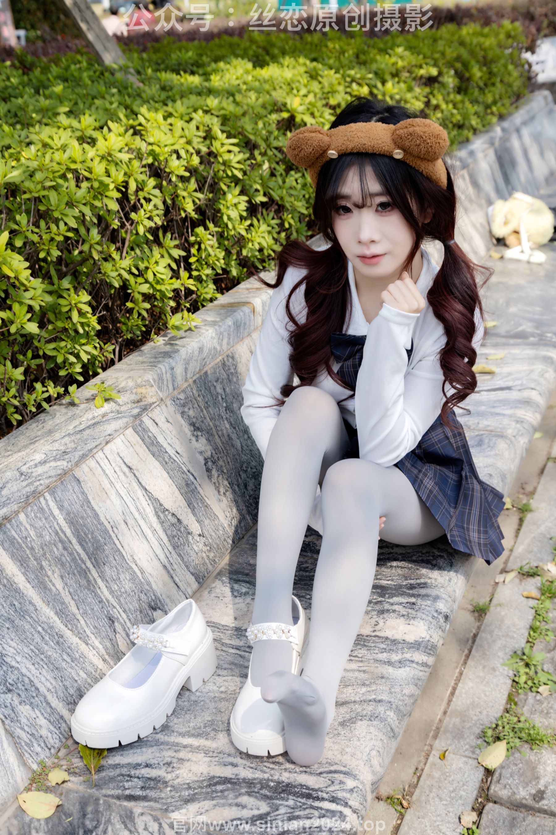 丝恋摄影 No.009 小梦 - 白色衬衫 碎花短裙 灰色丝袜 白色玛丽珍/(283P)