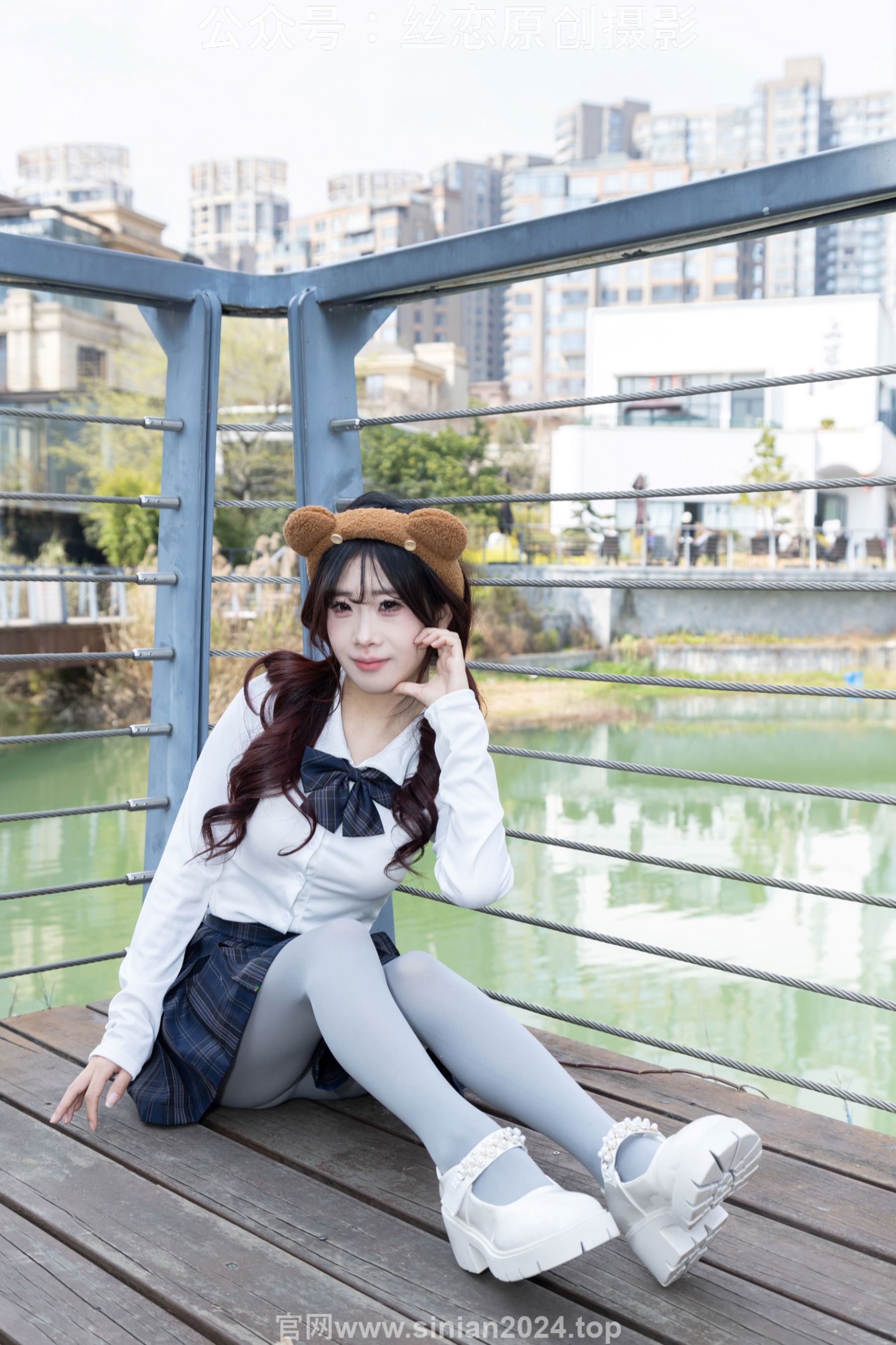 丝恋摄影 No.009 小梦 - 白色衬衫 碎花短裙 灰色丝袜 白色玛丽珍/(283P)