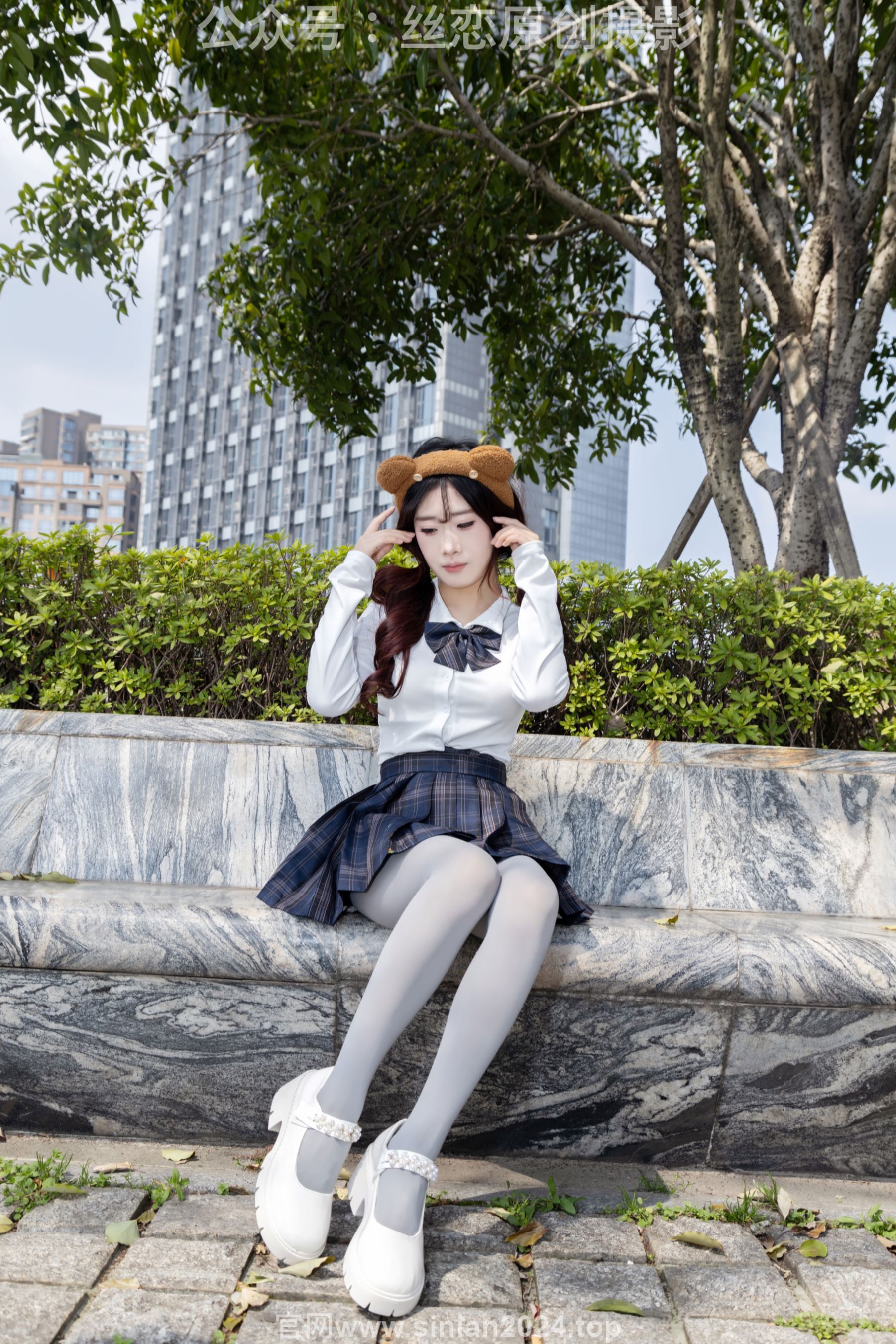 丝恋摄影 No.009 小梦 - 白色衬衫 碎花短裙 灰色丝袜 白色玛丽珍/(283P)