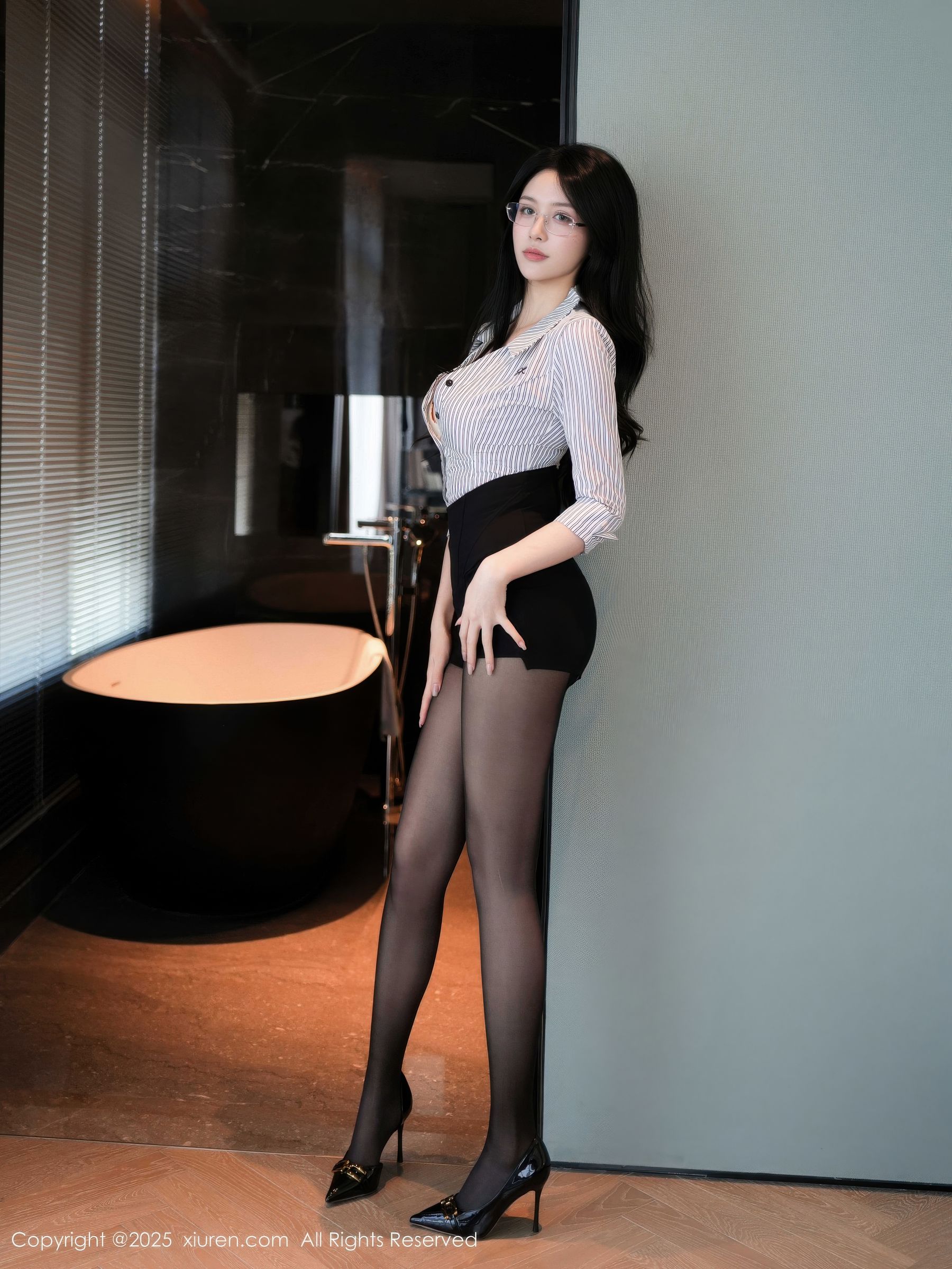 [秀人XiuRen] 2025.10.24 No.10905 shelly诗莉吖/(82P)