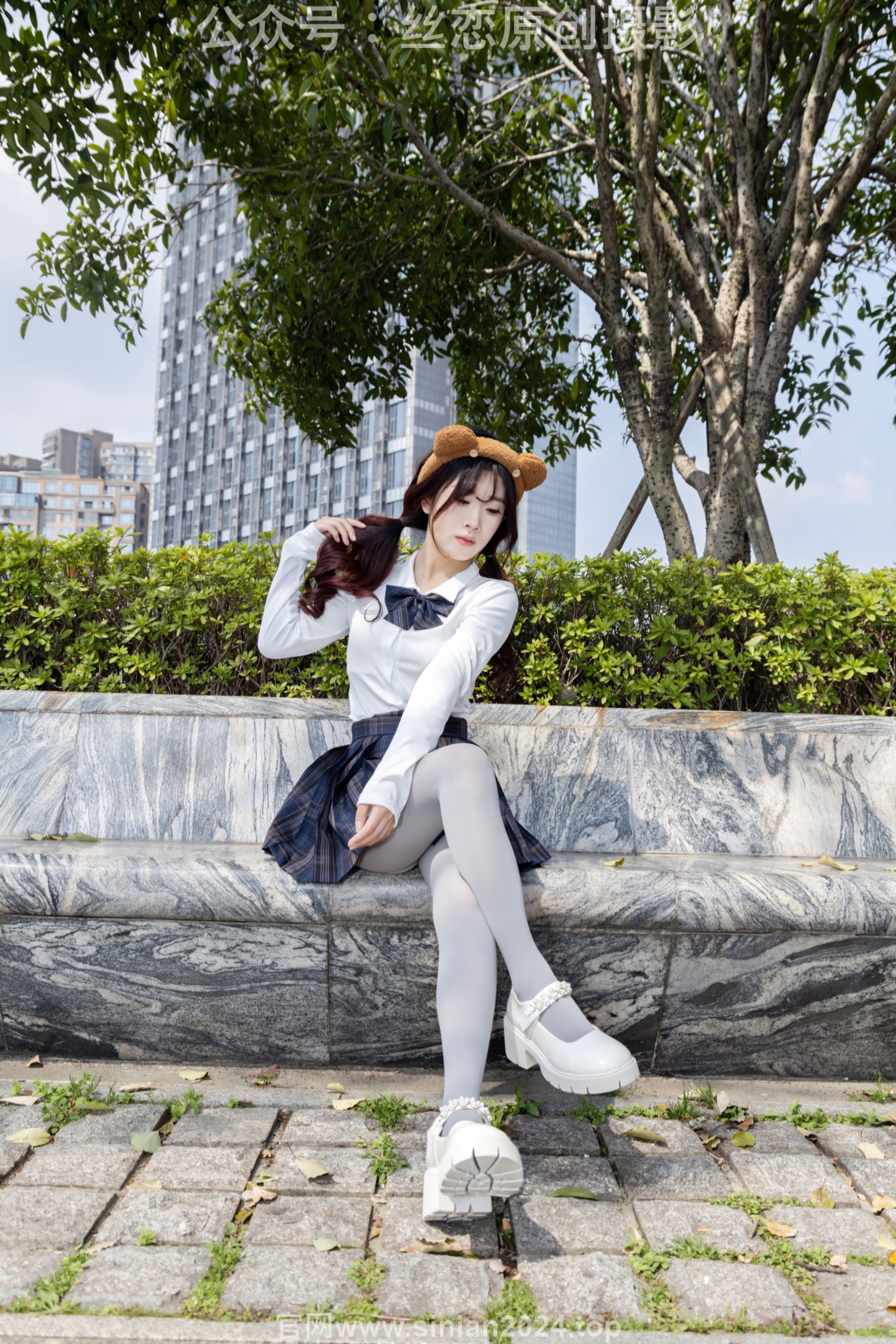 丝恋摄影 No.009 小梦 - 白色衬衫 碎花短裙 灰色丝袜 白色玛丽珍/(283P)