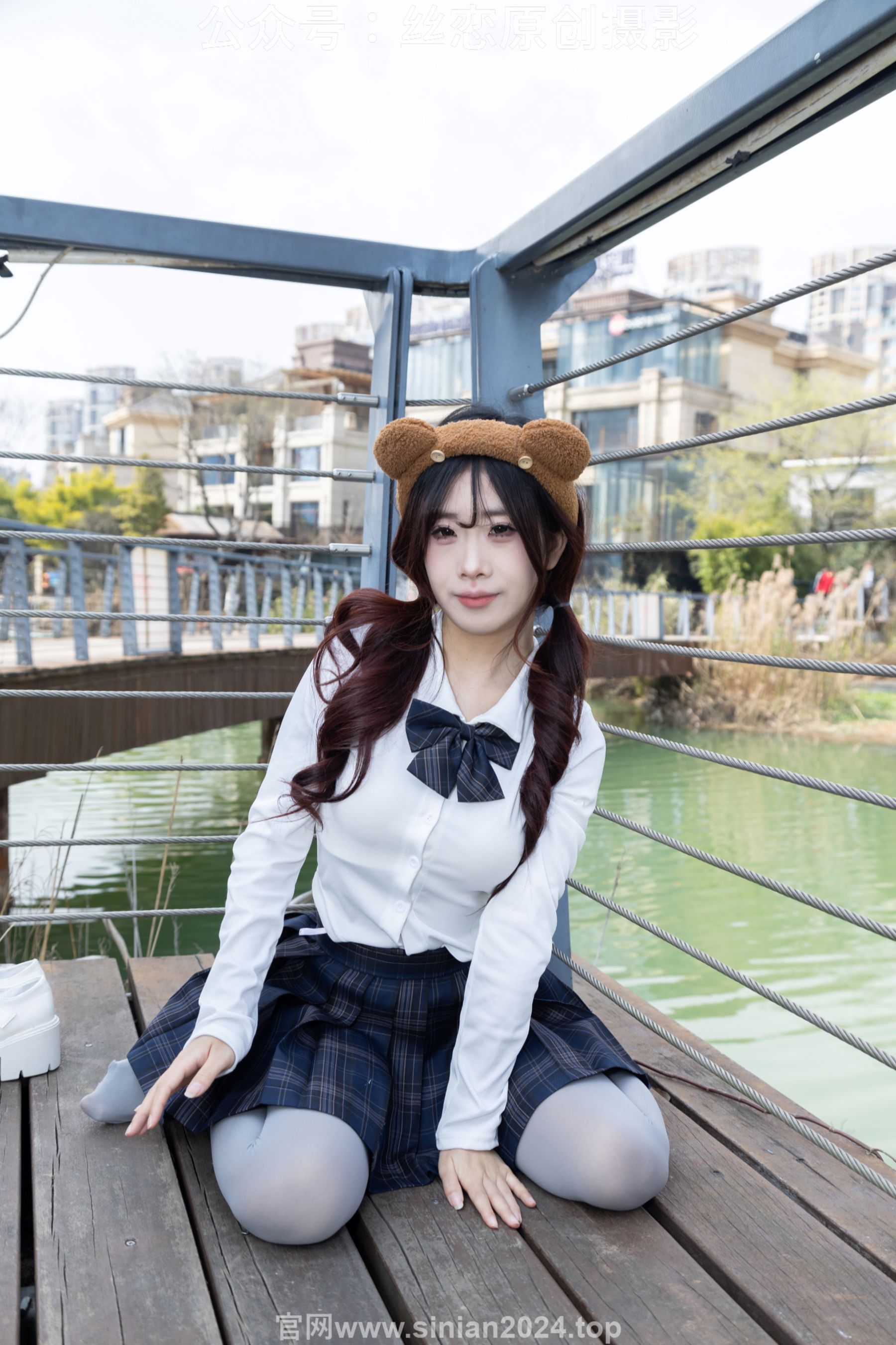 丝恋摄影 No.009 小梦 - 白色衬衫 碎花短裙 灰色丝袜 白色玛丽珍/(283P)