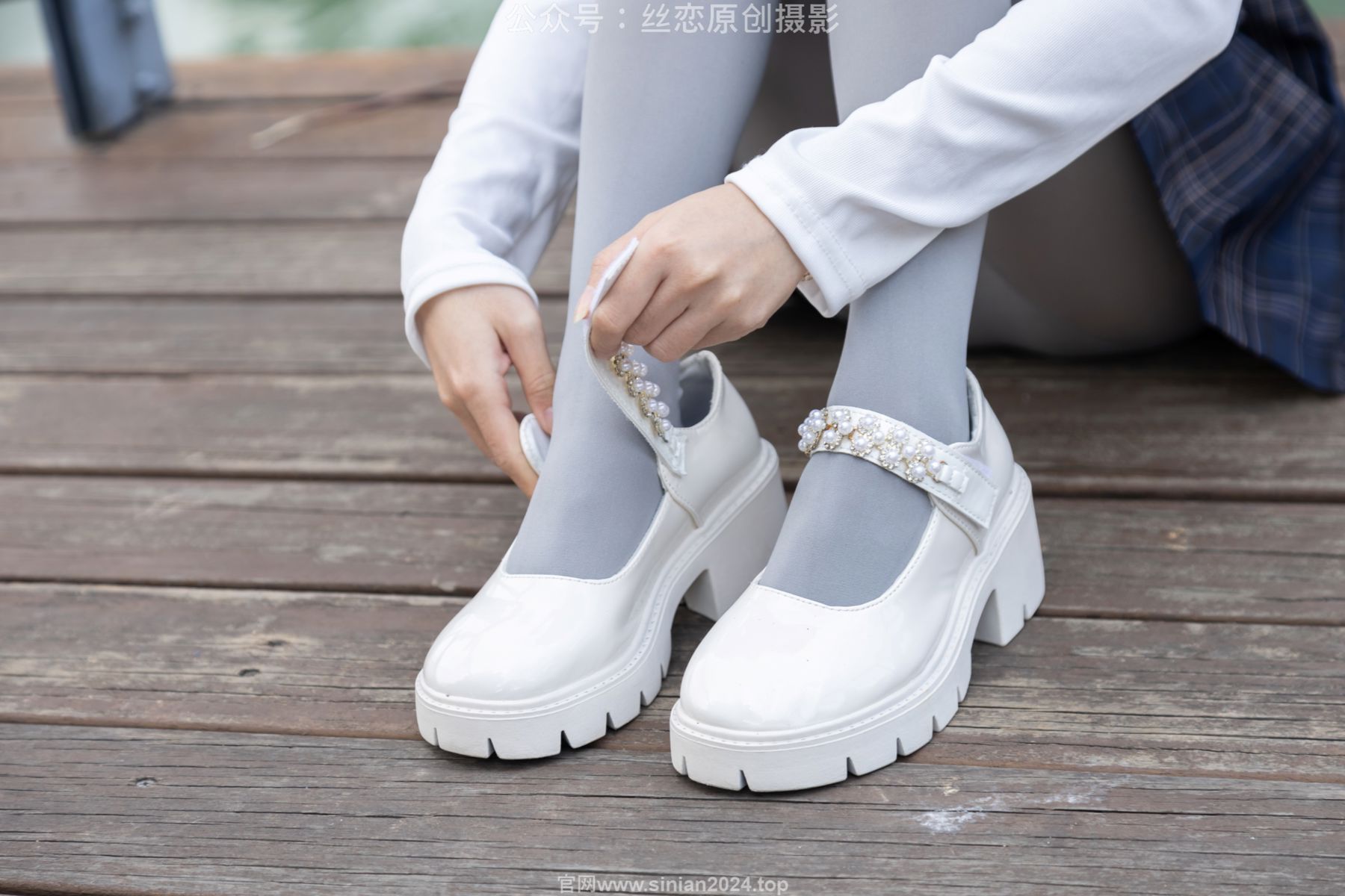 丝恋摄影 No.009 小梦 - 白色衬衫 碎花短裙 灰色丝袜 白色玛丽珍/(283P)