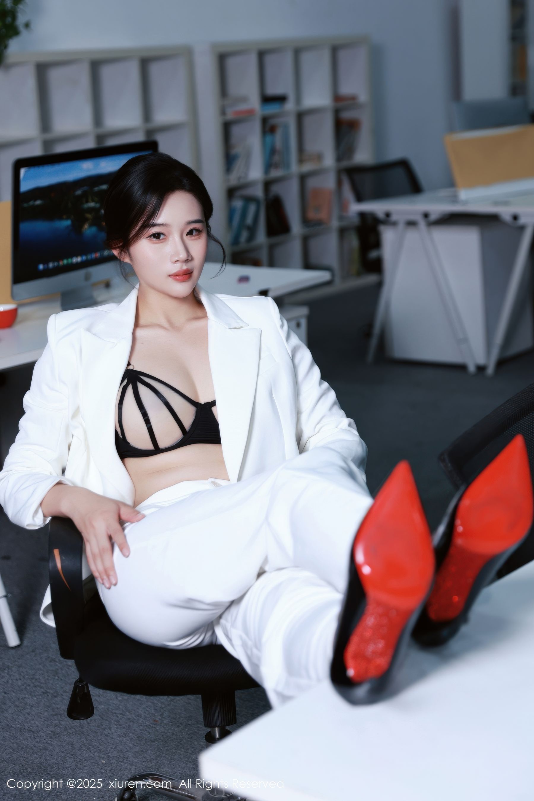 [秀人XiuRen] 2025.10.24 No.10908 南乔/(72P)