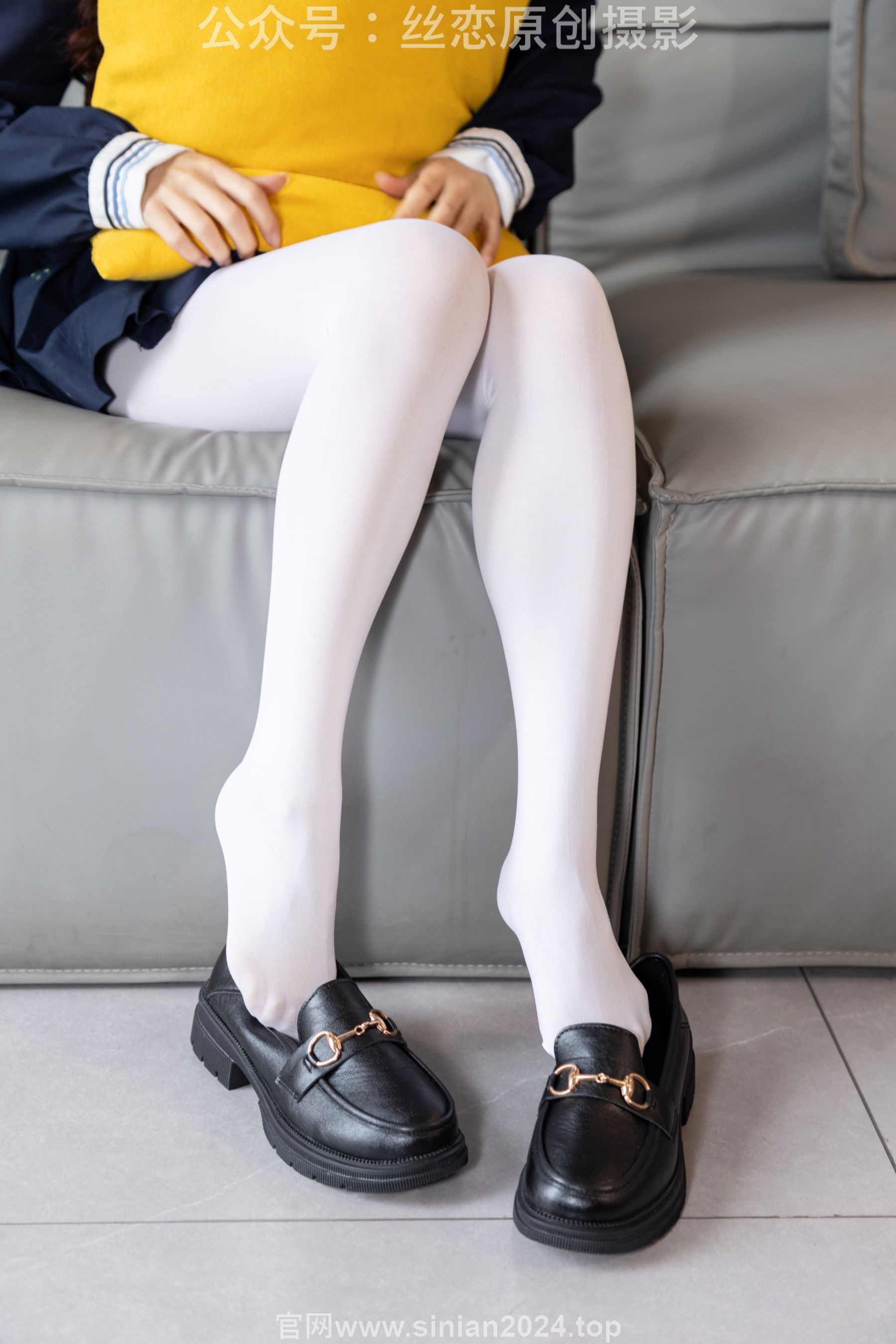 丝恋摄影 No.001 小梦 - 乐福鞋 厚白丝/(243P)