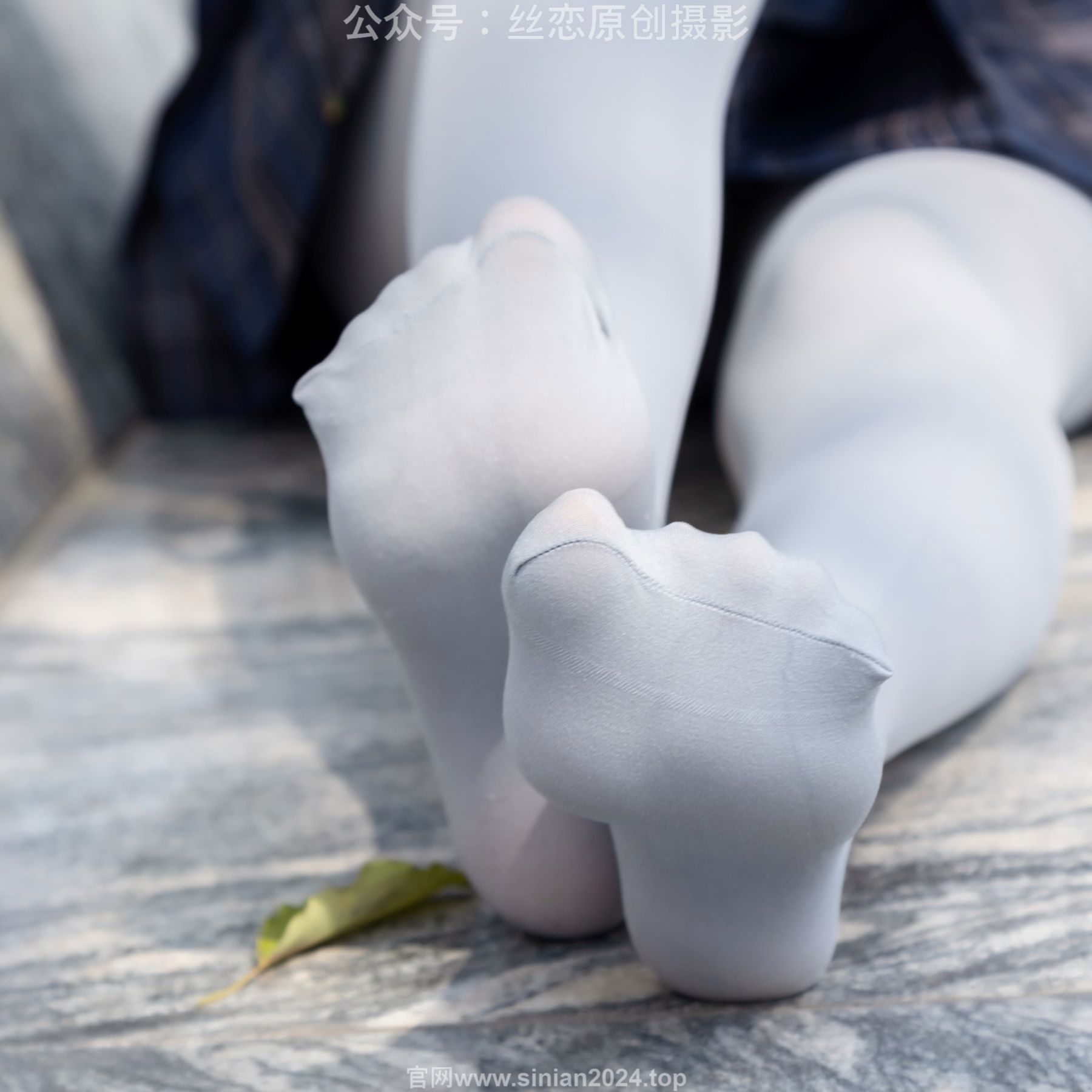 丝恋摄影 No.009 小梦 - 白色衬衫 碎花短裙 灰色丝袜 白色玛丽珍/(283P)