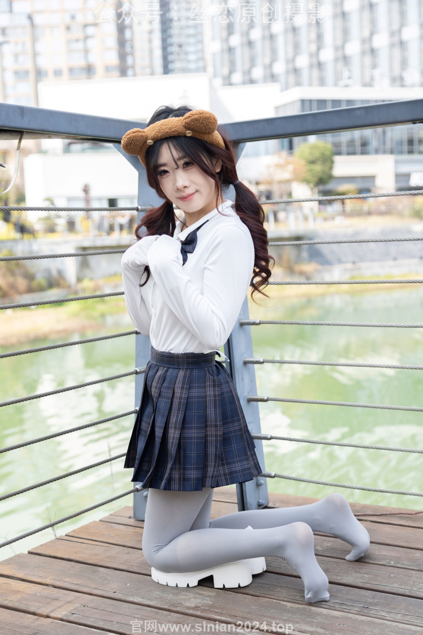 丝恋摄影 No.009 小梦 - 白色衬衫 碎花短裙 灰色丝袜 白色玛丽珍/(283P)