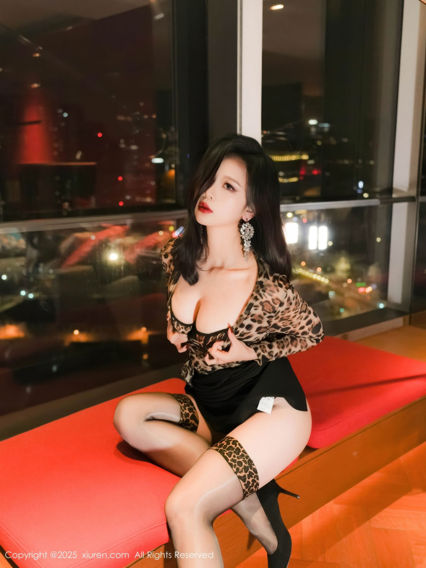 [秀人XiuRen] 2025.10.23 No.10901 玫瑰我爱你/(63P)