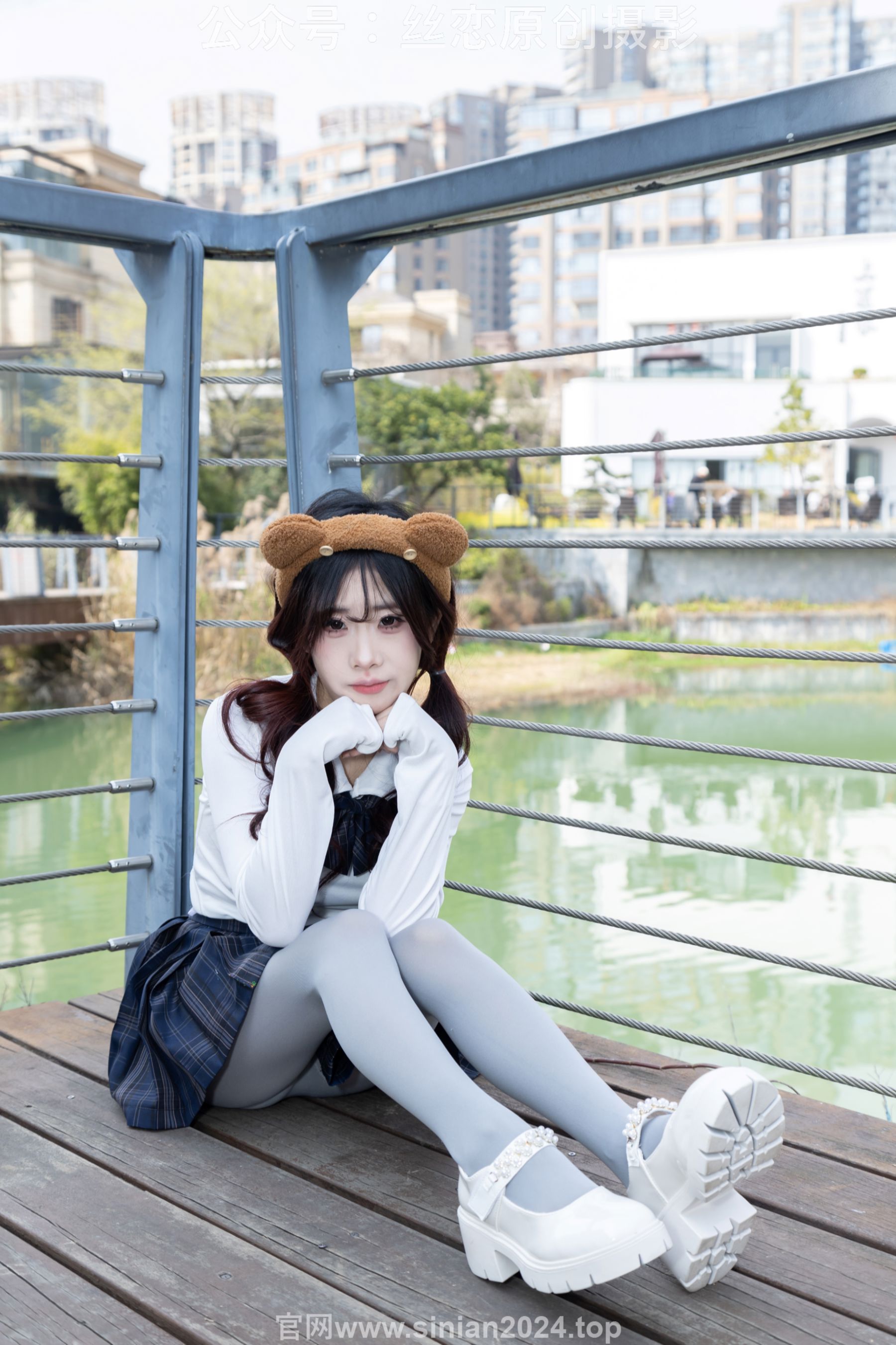 丝恋摄影 No.009 小梦 - 白色衬衫 碎花短裙 灰色丝袜 白色玛丽珍/(283P)