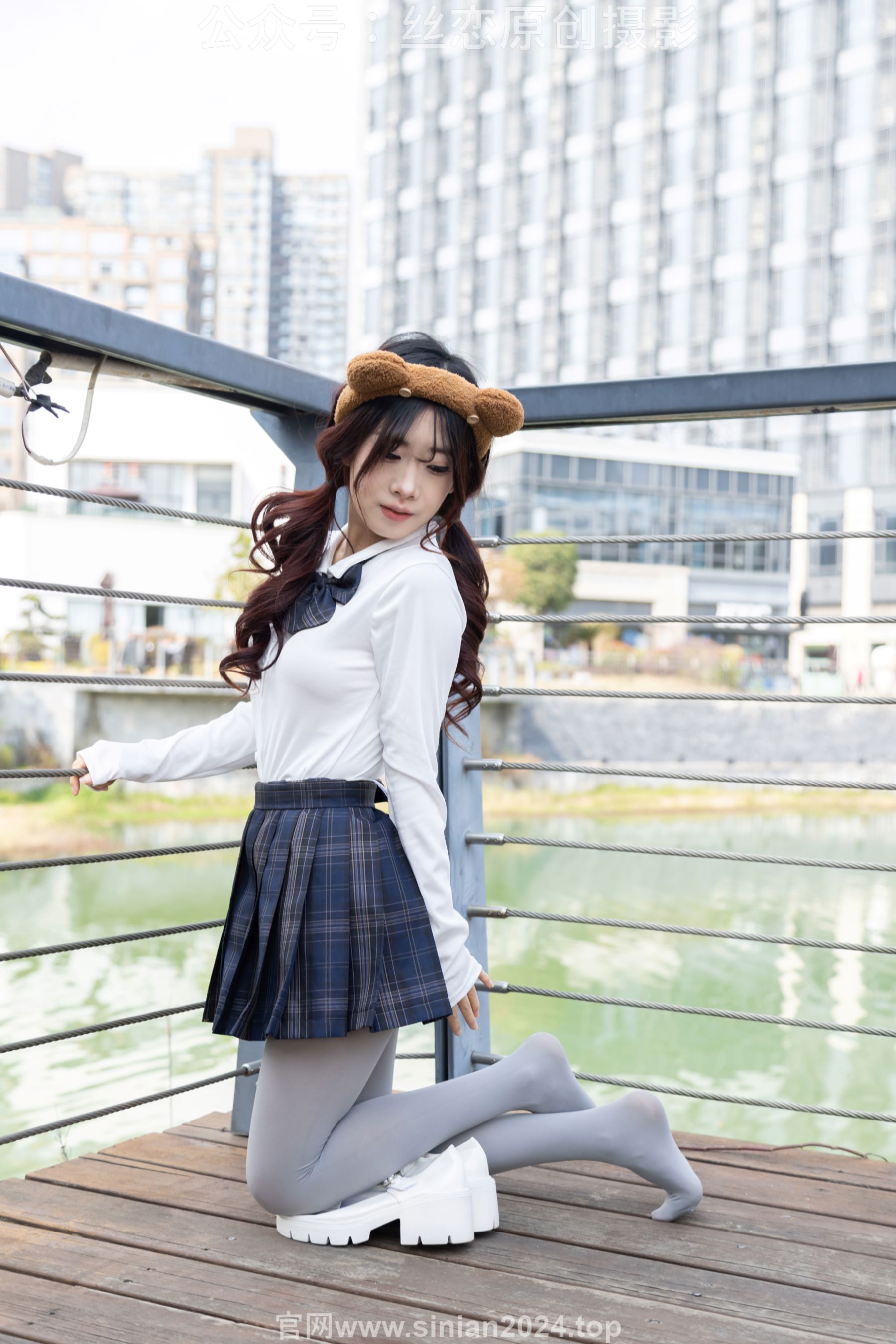 丝恋摄影 No.009 小梦 - 白色衬衫 碎花短裙 灰色丝袜 白色玛丽珍/(283P)