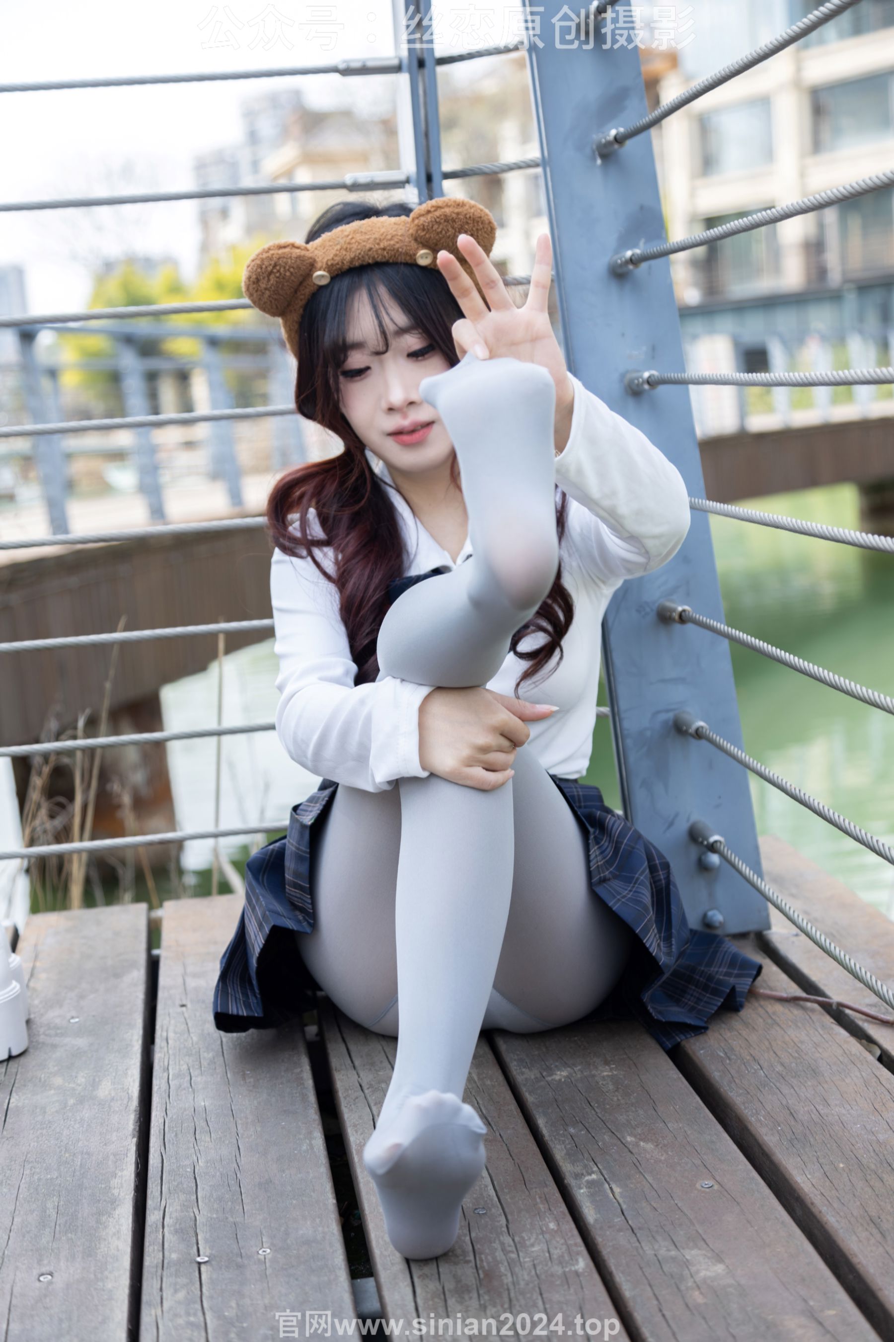 丝恋摄影 No.009 小梦 - 白色衬衫 碎花短裙 灰色丝袜 白色玛丽珍/(283P)