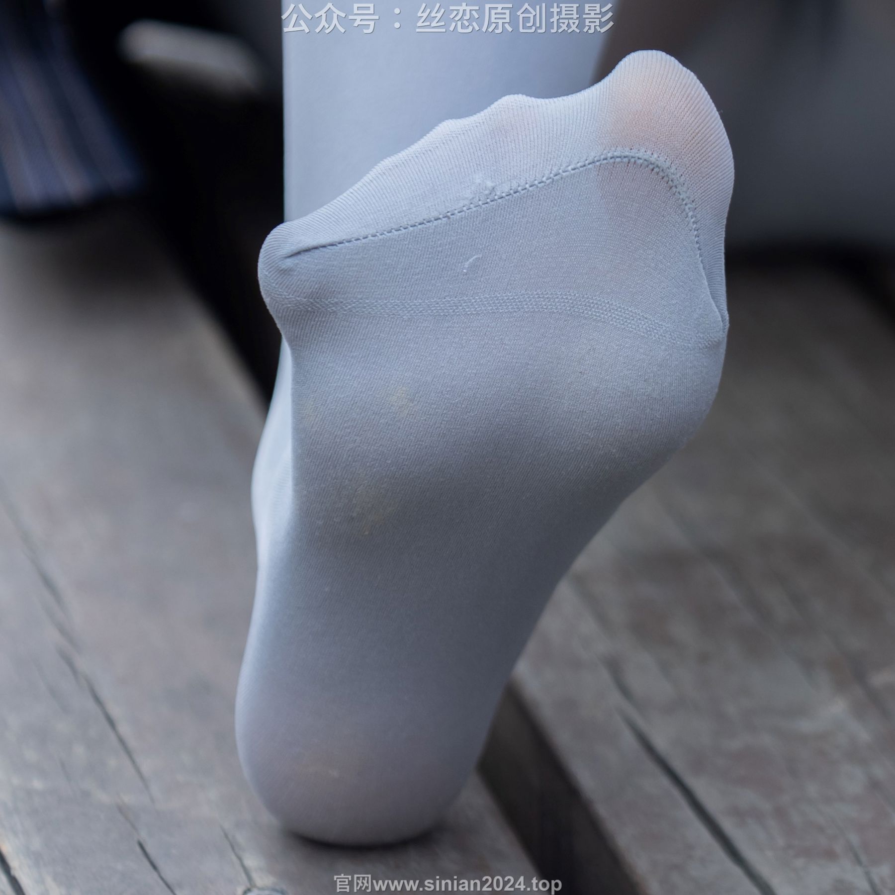 丝恋摄影 No.009 小梦 - 白色衬衫 碎花短裙 灰色丝袜 白色玛丽珍/(283P)