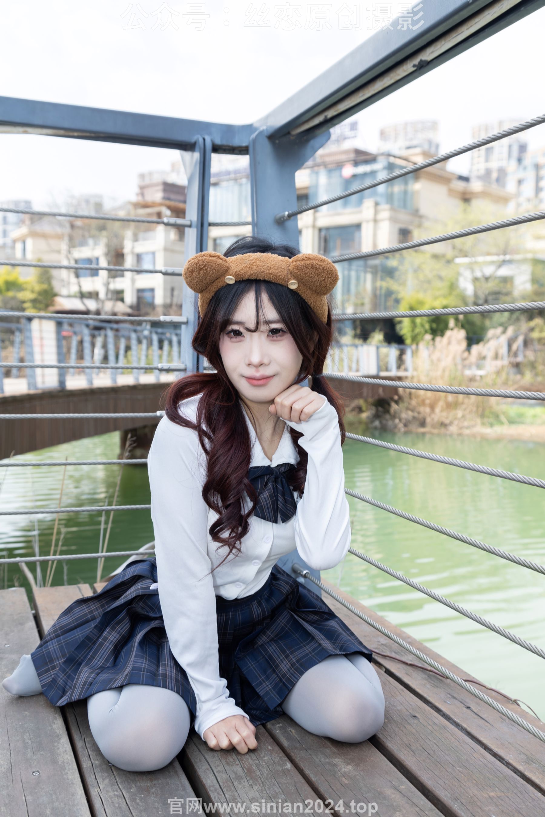 丝恋摄影 No.009 小梦 - 白色衬衫 碎花短裙 灰色丝袜 白色玛丽珍/(283P)