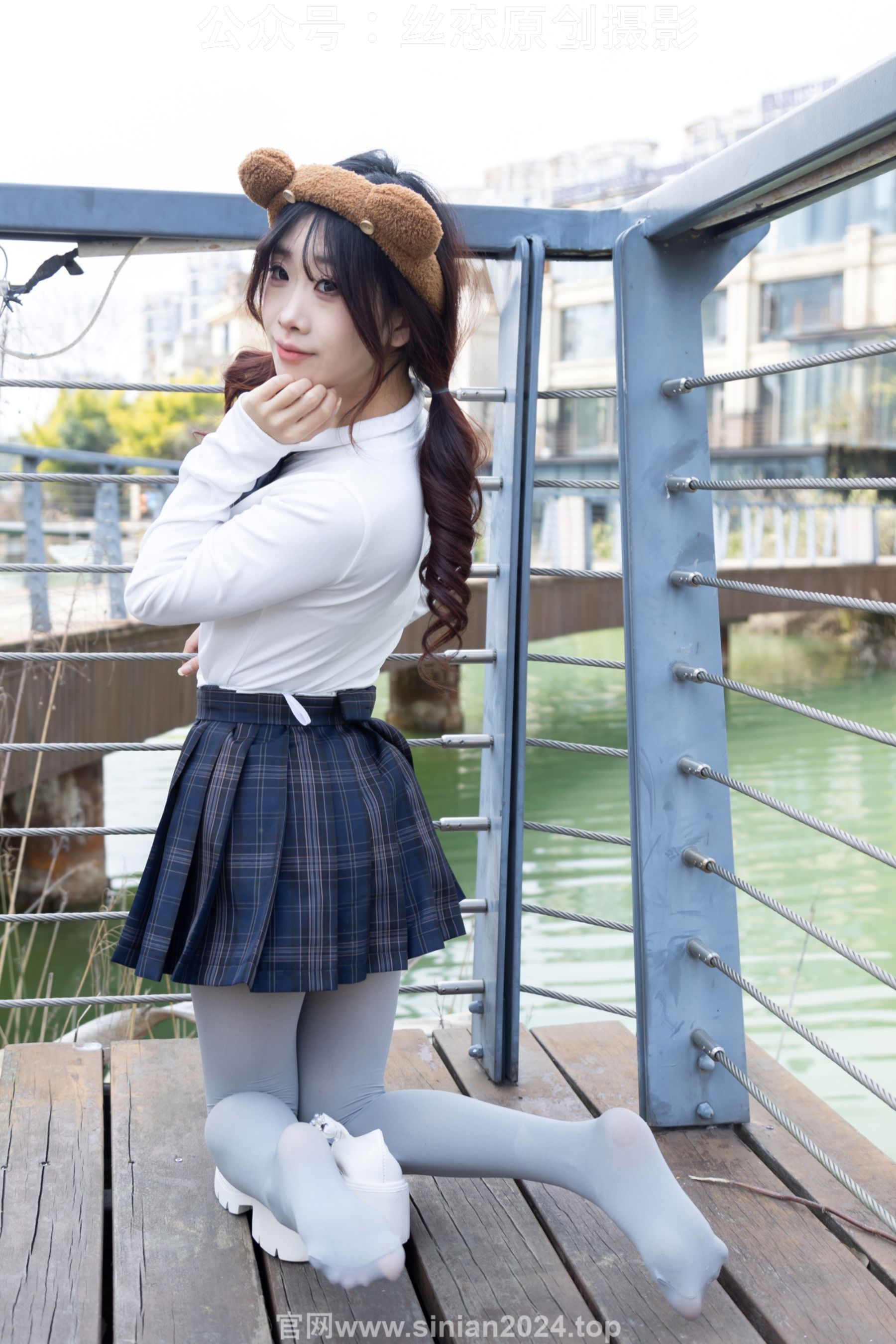 丝恋摄影 No.009 小梦 - 白色衬衫 碎花短裙 灰色丝袜 白色玛丽珍/(283P)