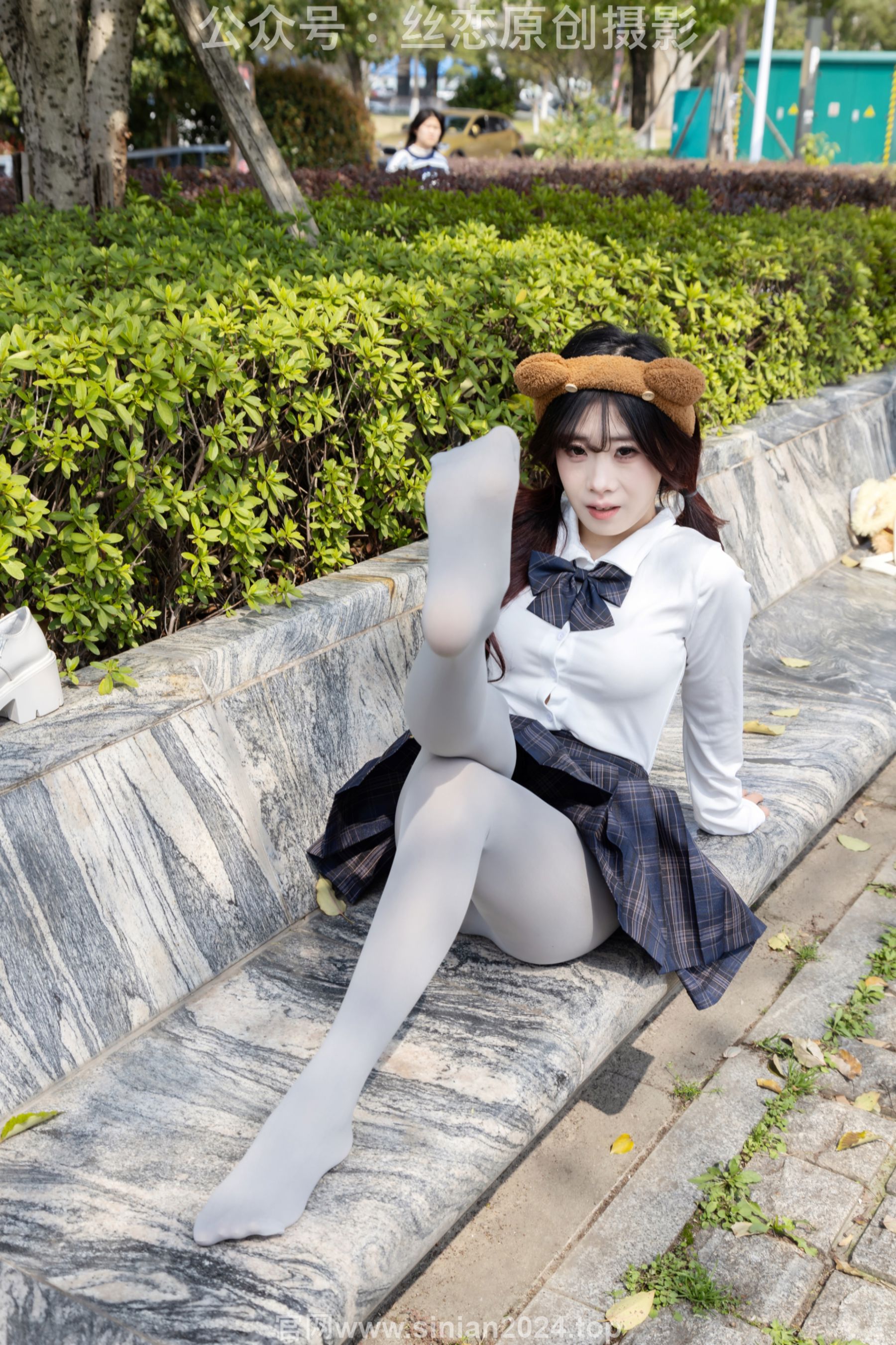 丝恋摄影 No.009 小梦 - 白色衬衫 碎花短裙 灰色丝袜 白色玛丽珍/(283P)