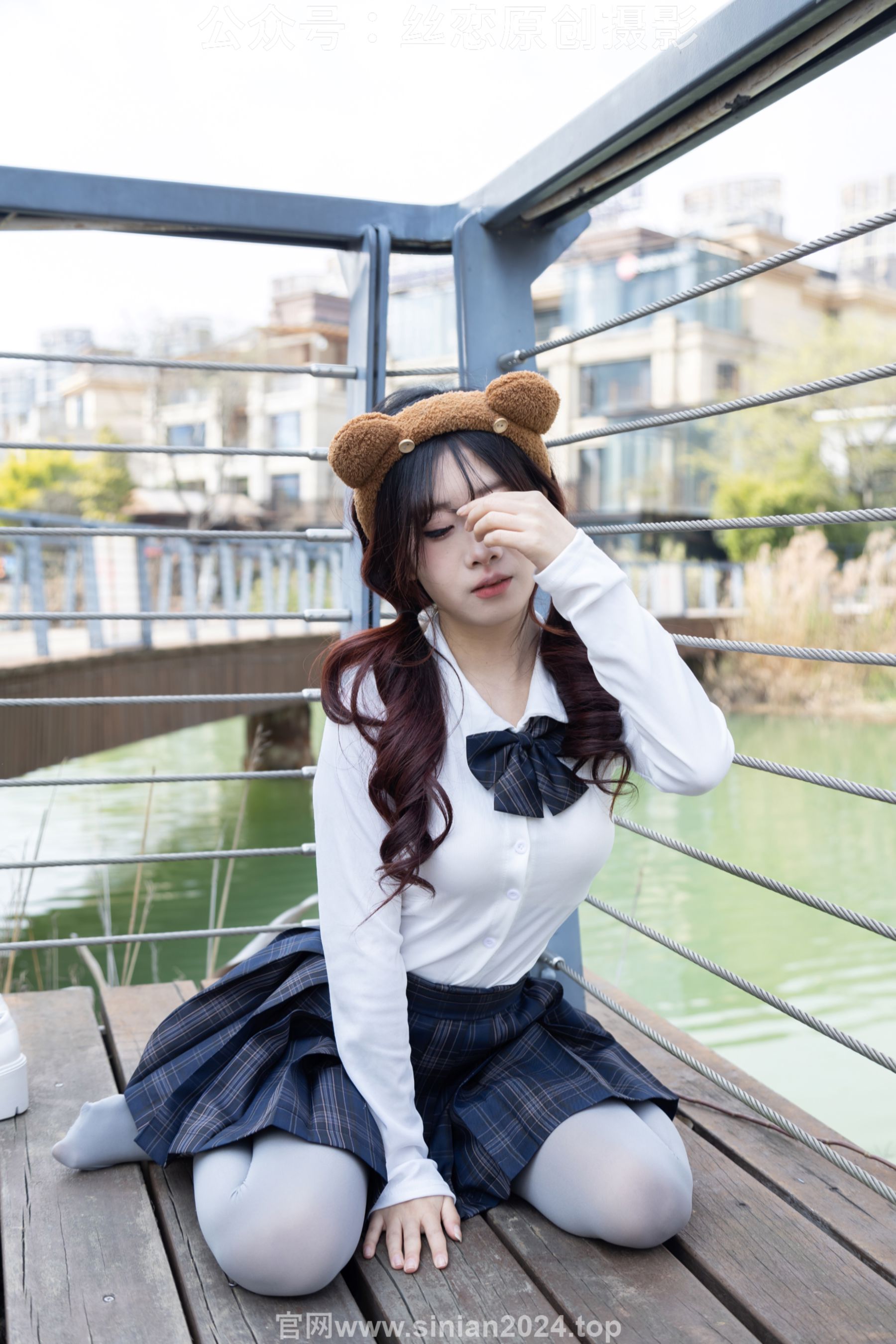 丝恋摄影 No.009 小梦 - 白色衬衫 碎花短裙 灰色丝袜 白色玛丽珍/(283P)