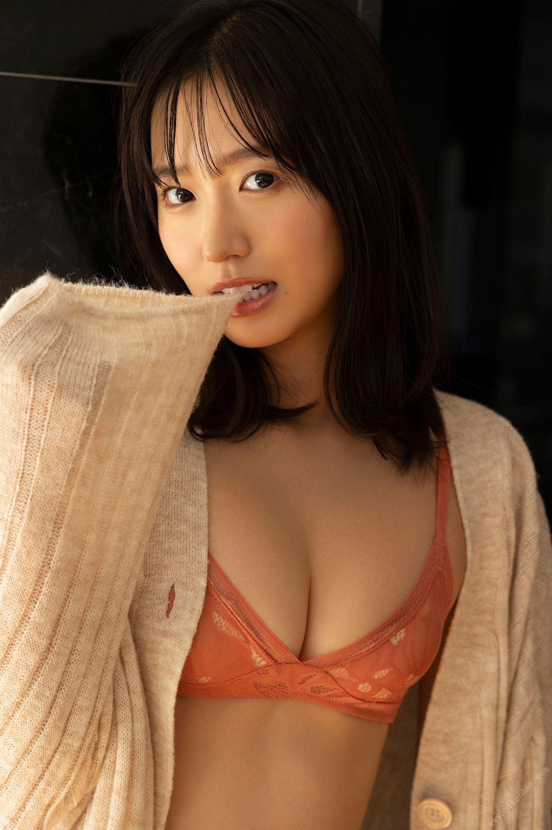 志田音々 - 大人びたキミが眩しくて/(96P)