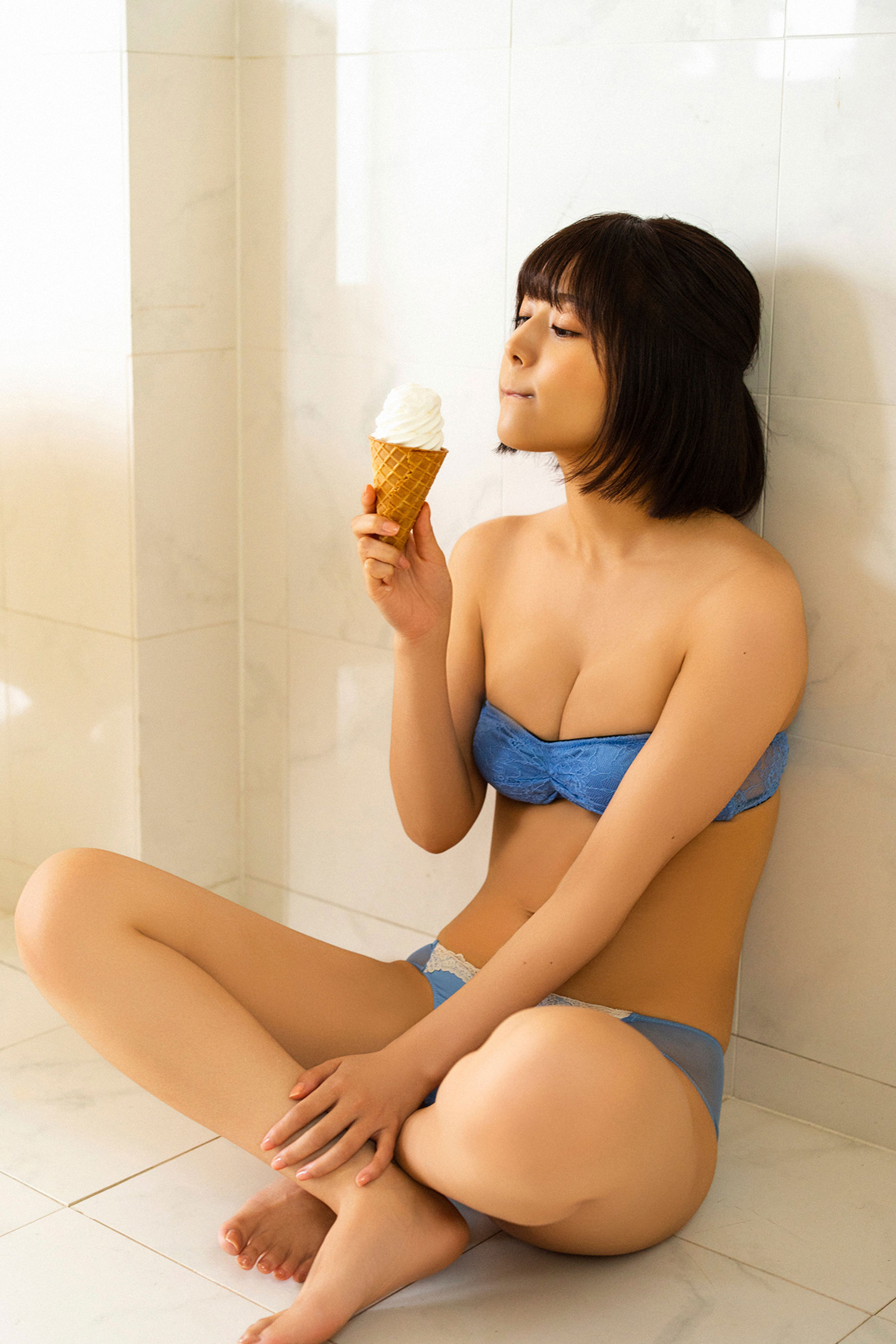 北野瑠華 - 波間に誘われて/(83P)